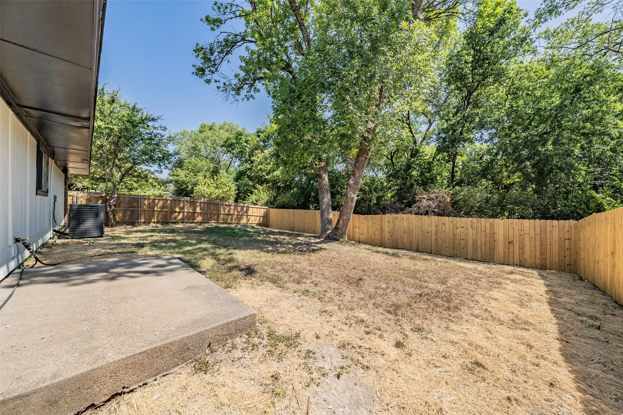 Single Family Residence For Sale in Dallas County , 2666 Kellogg Avenue, Dallas, Texas 75216, 3 Bedroom, 2 Bathroom, 1 Garage spaces, 1,228 Sqft, built in 1983, mls#21364885, Real Estate Agent in Dallas, Homes For Sale in Dallas county, Homes For Sale in Dallas, Realtor in Dallas Texas, Real Estate Brokerage Independent Realty Texas, Luminita Cordes Realtor