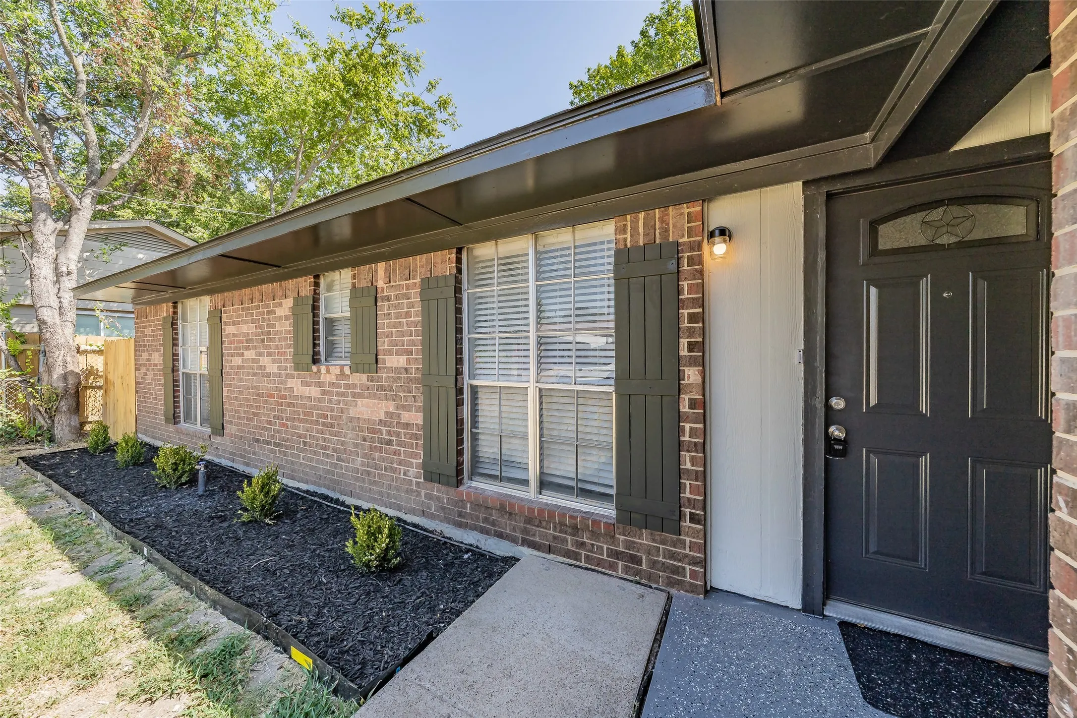 Single Family Residence For Sale in Dallas County , 2666 Kellogg Avenue, Dallas, Texas 75216, 3 Bedroom, 2 Bathroom, 1 Garage spaces, 1,228 Sqft, built in 1983, mls#21364885, Real Estate Agent in Dallas, Homes For Sale in Dallas county, Homes For Sale in Dallas, Realtor in Dallas Texas, Real Estate Brokerage Independent Realty Texas, Luminita Cordes Realtor