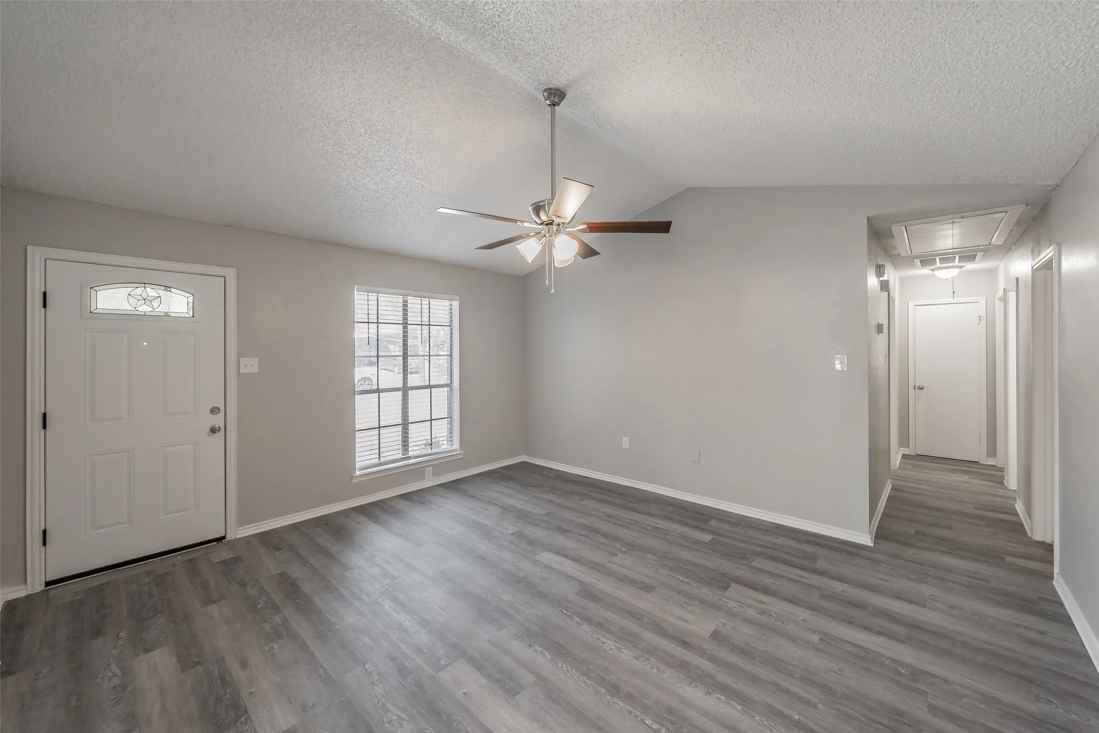 Single Family Residence For Sale in Dallas County , 2666 Kellogg Avenue, Dallas, Texas 75216, 3 Bedroom, 2 Bathroom, 1 Garage spaces, 1,228 Sqft, built in 1983, mls#21364885, Real Estate Agent in Dallas, Homes For Sale in Dallas county, Homes For Sale in Dallas, Realtor in Dallas Texas, Real Estate Brokerage Independent Realty Texas, Luminita Cordes Realtor