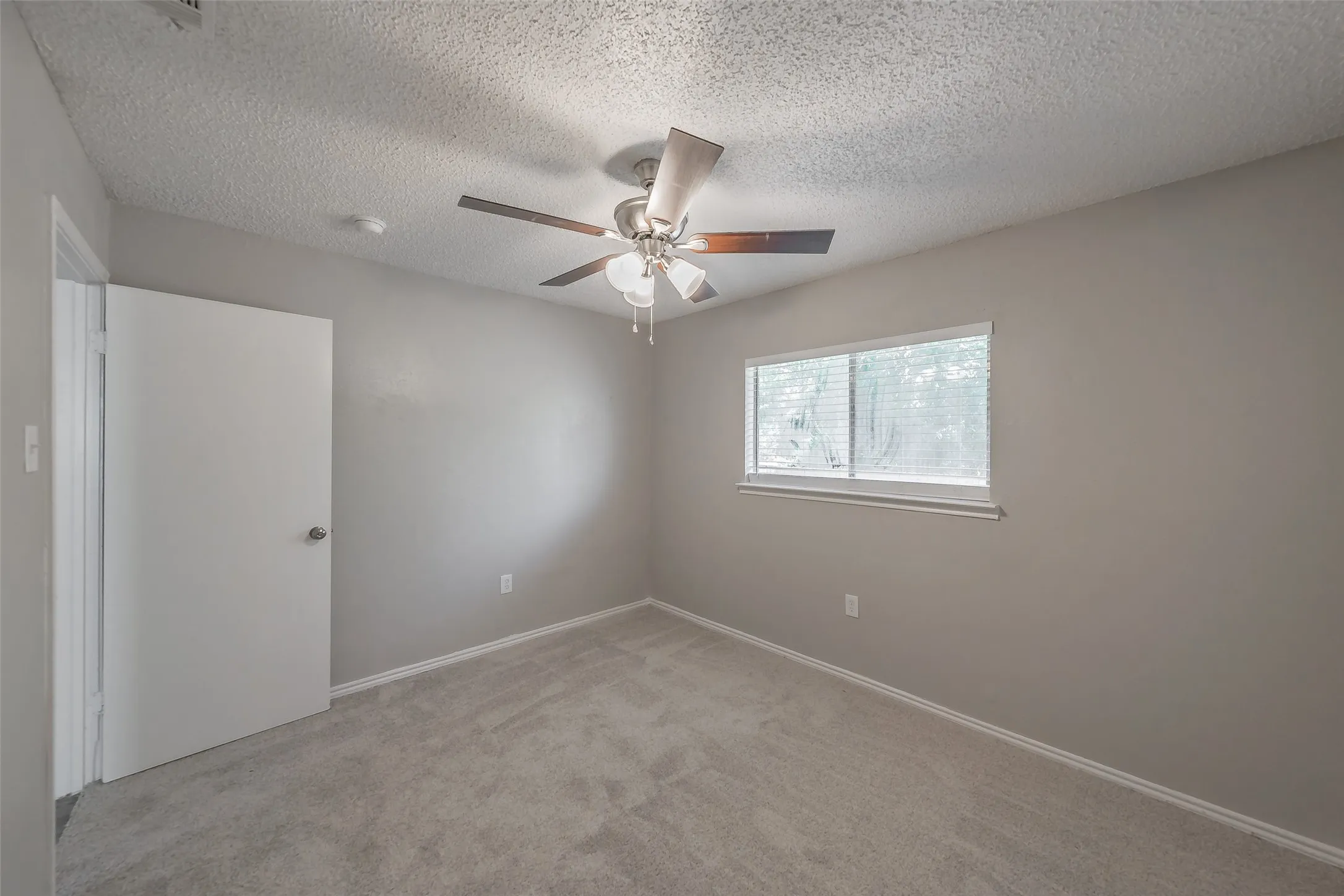 Single Family Residence For Sale in Dallas County , 2666 Kellogg Avenue, Dallas, Texas 75216, 3 Bedroom, 2 Bathroom, 1 Garage spaces, 1,228 Sqft, built in 1983, mls#21364885, Real Estate Agent in Dallas, Homes For Sale in Dallas county, Homes For Sale in Dallas, Realtor in Dallas Texas, Real Estate Brokerage Independent Realty Texas, Luminita Cordes Realtor