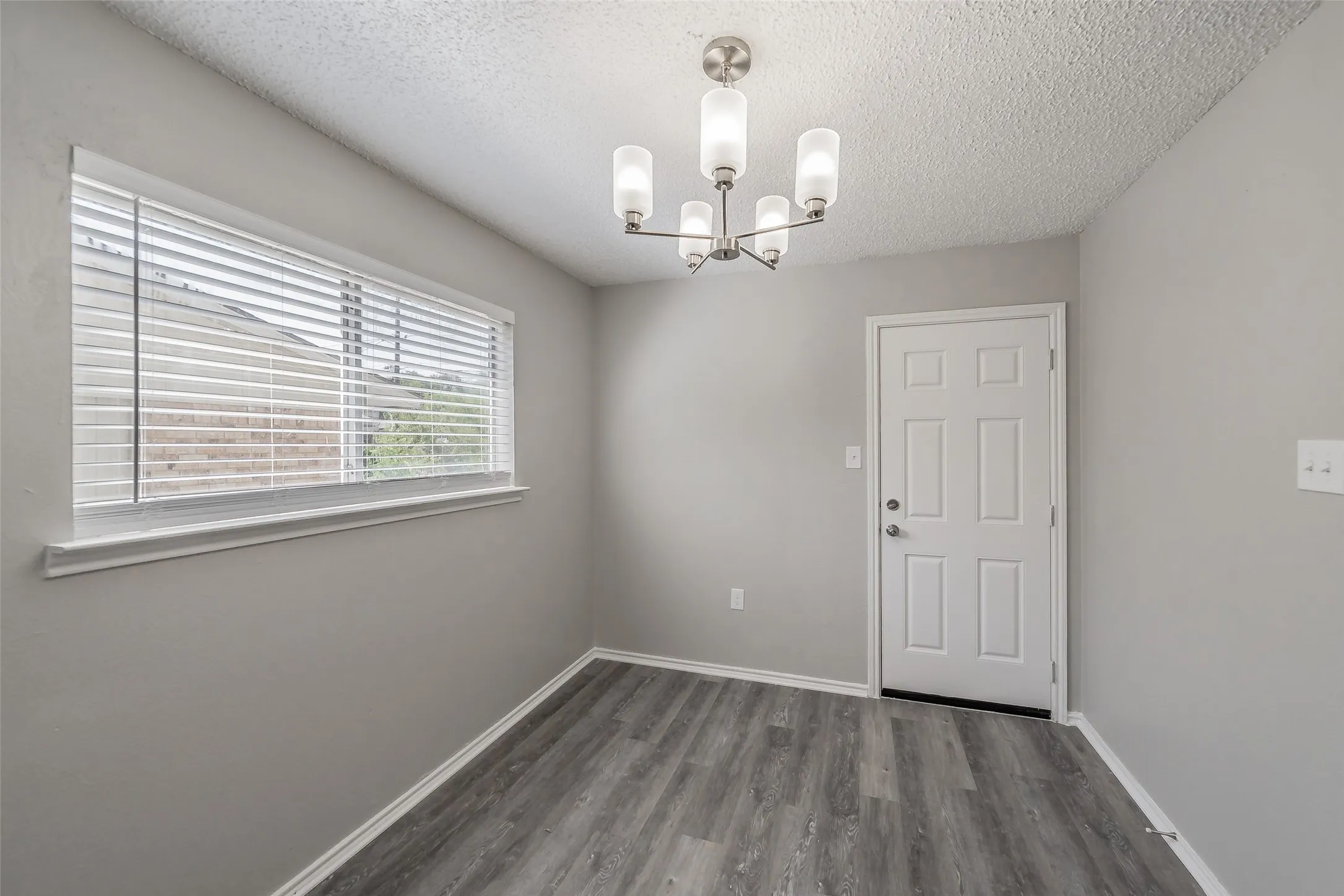 Single Family Residence For Sale in Dallas County , 2666 Kellogg Avenue, Dallas, Texas 75216, 3 Bedroom, 2 Bathroom, 1 Garage spaces, 1,228 Sqft, built in 1983, mls#21364885, Real Estate Agent in Dallas, Homes For Sale in Dallas county, Homes For Sale in Dallas, Realtor in Dallas Texas, Real Estate Brokerage Independent Realty Texas, Luminita Cordes Realtor