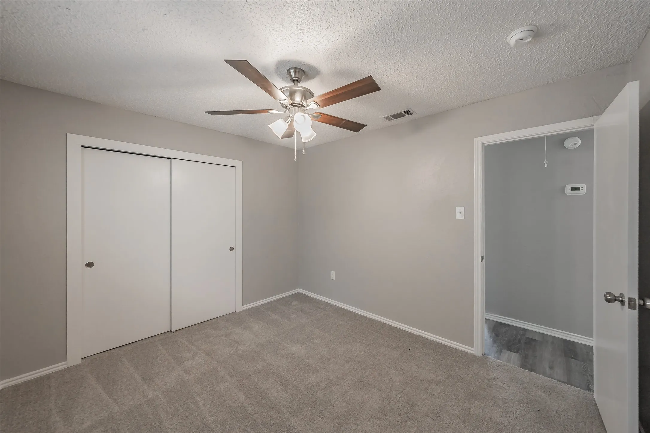 Single Family Residence For Sale in Dallas County , 2666 Kellogg Avenue, Dallas, Texas 75216, 3 Bedroom, 2 Bathroom, 1 Garage spaces, 1,228 Sqft, built in 1983, mls#21364885, Real Estate Agent in Dallas, Homes For Sale in Dallas county, Homes For Sale in Dallas, Realtor in Dallas Texas, Real Estate Brokerage Independent Realty Texas, Luminita Cordes Realtor