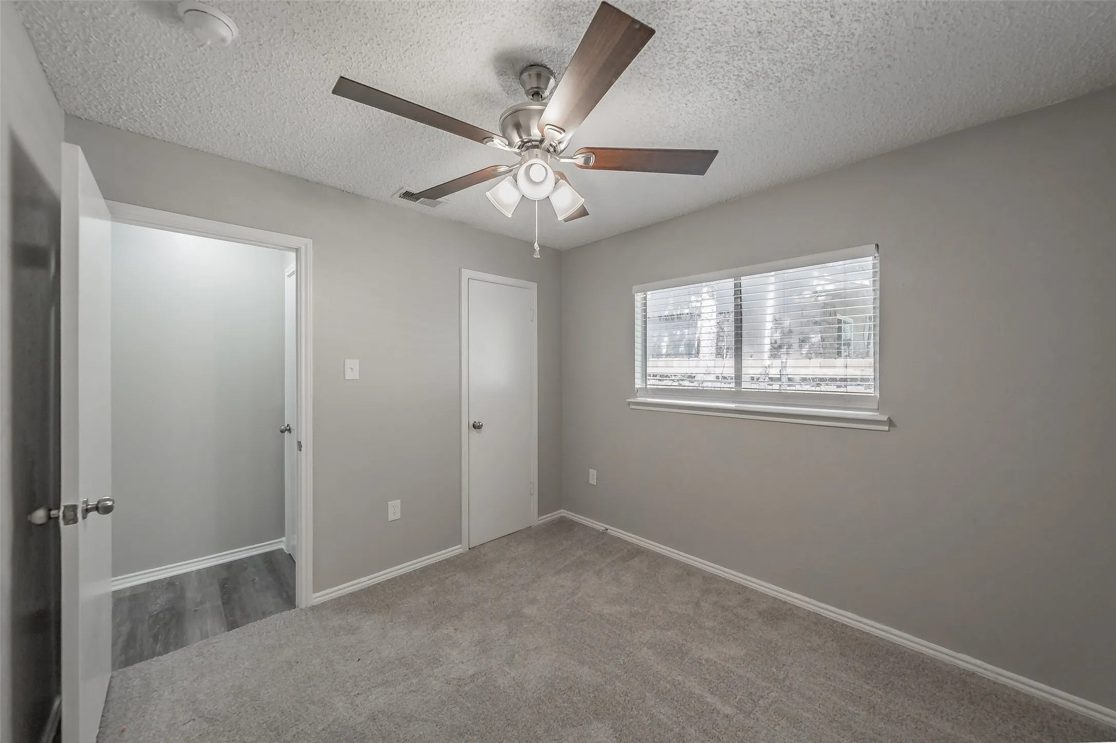 Single Family Residence For Sale in Dallas County , 2666 Kellogg Avenue, Dallas, Texas 75216, 3 Bedroom, 2 Bathroom, 1 Garage spaces, 1,228 Sqft, built in 1983, mls#21364885, Real Estate Agent in Dallas, Homes For Sale in Dallas county, Homes For Sale in Dallas, Realtor in Dallas Texas, Real Estate Brokerage Independent Realty Texas, Luminita Cordes Realtor