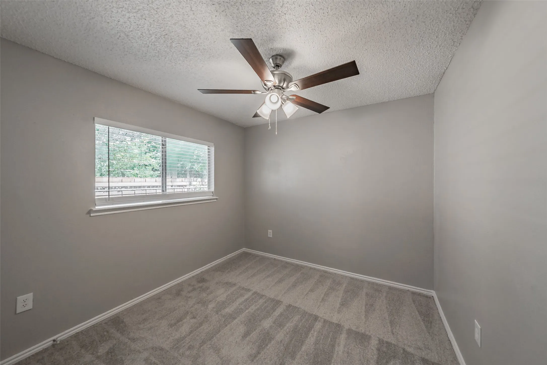 Single Family Residence For Sale in Dallas County , 2666 Kellogg Avenue, Dallas, Texas 75216, 3 Bedroom, 2 Bathroom, 1 Garage spaces, 1,228 Sqft, built in 1983, mls#21364885, Real Estate Agent in Dallas, Homes For Sale in Dallas county, Homes For Sale in Dallas, Realtor in Dallas Texas, Real Estate Brokerage Independent Realty Texas, Luminita Cordes Realtor