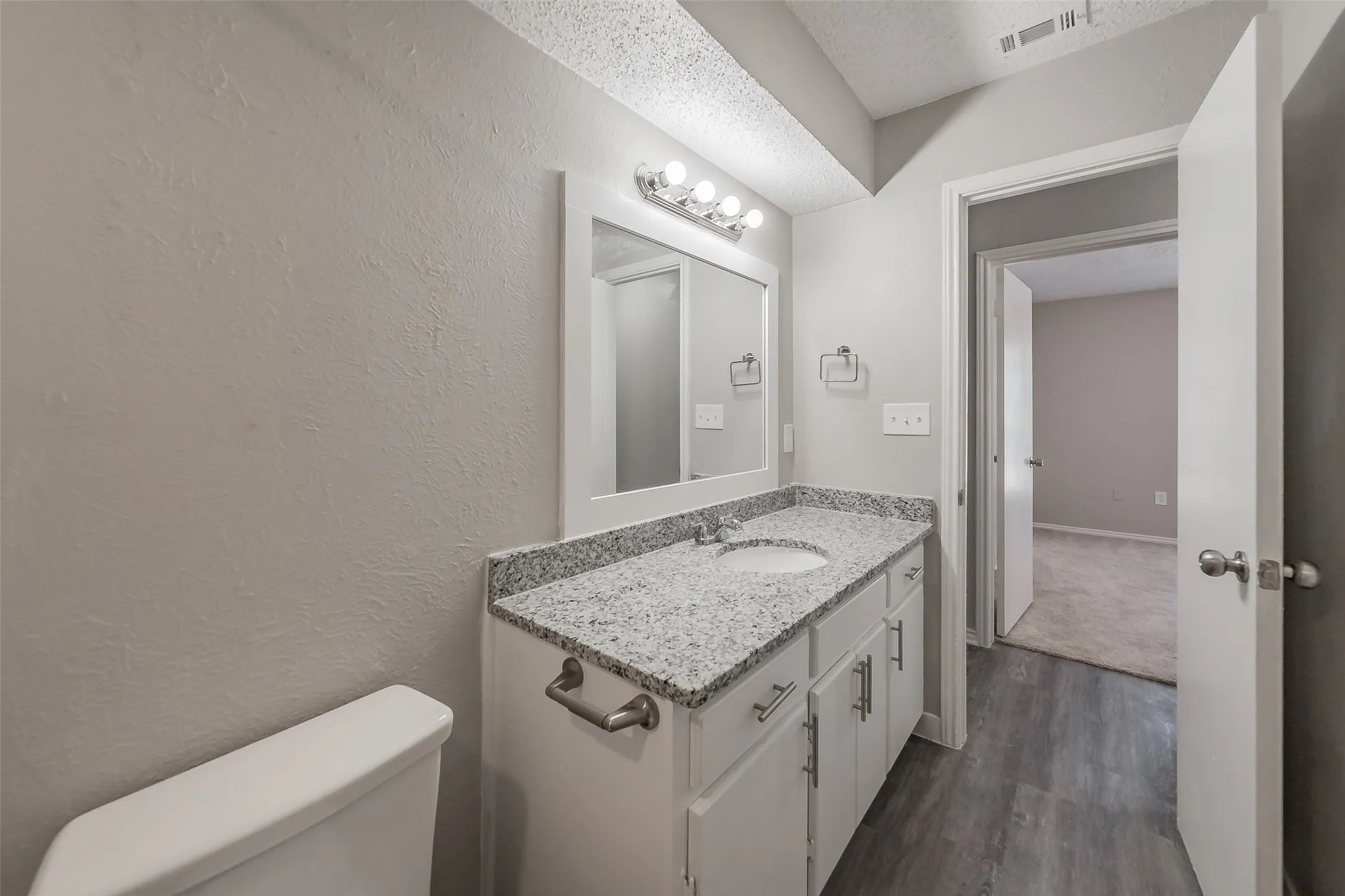 Single Family Residence For Sale in Dallas County , 2666 Kellogg Avenue, Dallas, Texas 75216, 3 Bedroom, 2 Bathroom, 1 Garage spaces, 1,228 Sqft, built in 1983, mls#21364885, Real Estate Agent in Dallas, Homes For Sale in Dallas county, Homes For Sale in Dallas, Realtor in Dallas Texas, Real Estate Brokerage Independent Realty Texas, Luminita Cordes Realtor