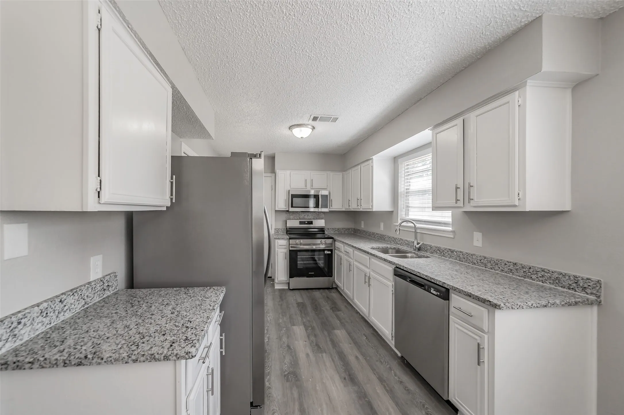 Single Family Residence For Sale in Dallas County , 2666 Kellogg Avenue, Dallas, Texas 75216, 3 Bedroom, 2 Bathroom, 1 Garage spaces, 1,228 Sqft, built in 1983, mls#21364885, Real Estate Agent in Dallas, Homes For Sale in Dallas county, Homes For Sale in Dallas, Realtor in Dallas Texas, Real Estate Brokerage Independent Realty Texas, Luminita Cordes Realtor