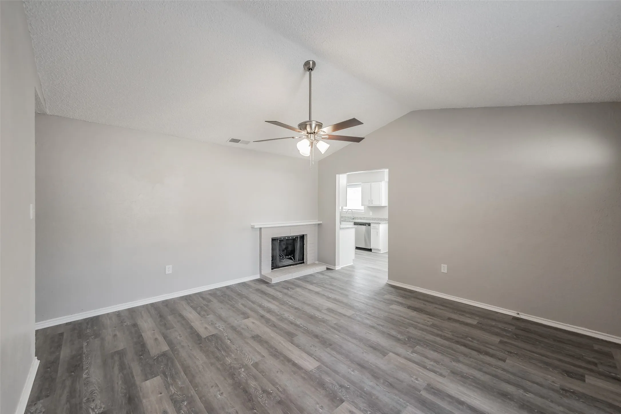 Single Family Residence For Sale in Dallas County , 2666 Kellogg Avenue, Dallas, Texas 75216, 3 Bedroom, 2 Bathroom, 1 Garage spaces, 1,228 Sqft, built in 1983, mls#21364885, Real Estate Agent in Dallas, Homes For Sale in Dallas county, Homes For Sale in Dallas, Realtor in Dallas Texas, Real Estate Brokerage Independent Realty Texas, Luminita Cordes Realtor