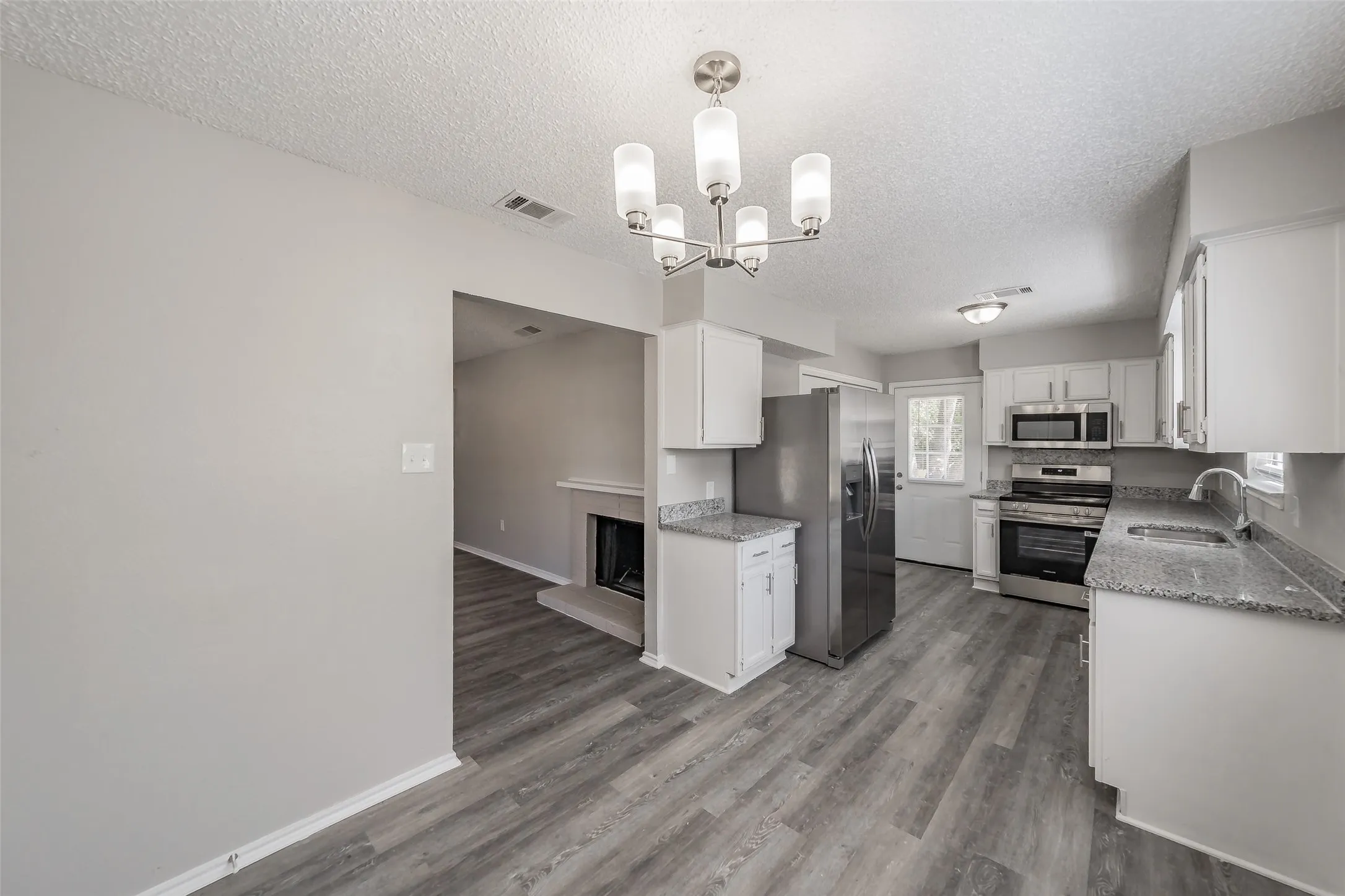 Single Family Residence For Sale in Dallas County , 2666 Kellogg Avenue, Dallas, Texas 75216, 3 Bedroom, 2 Bathroom, 1 Garage spaces, 1,228 Sqft, built in 1983, mls#21364885, Real Estate Agent in Dallas, Homes For Sale in Dallas county, Homes For Sale in Dallas, Realtor in Dallas Texas, Real Estate Brokerage Independent Realty Texas, Luminita Cordes Realtor