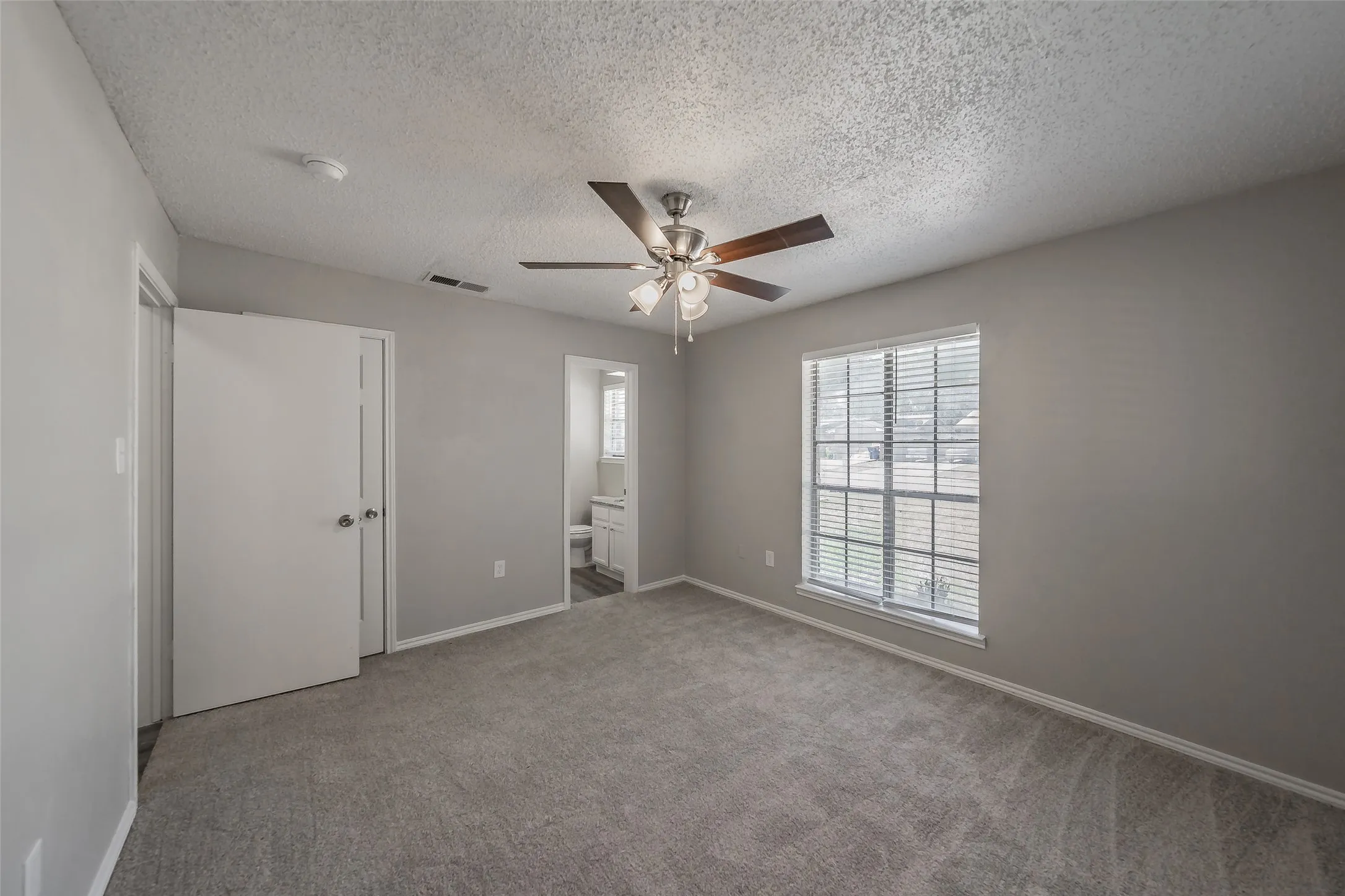 Single Family Residence For Sale in Dallas County , 2666 Kellogg Avenue, Dallas, Texas 75216, 3 Bedroom, 2 Bathroom, 1 Garage spaces, 1,228 Sqft, built in 1983, mls#21364885, Real Estate Agent in Dallas, Homes For Sale in Dallas county, Homes For Sale in Dallas, Realtor in Dallas Texas, Real Estate Brokerage Independent Realty Texas, Luminita Cordes Realtor