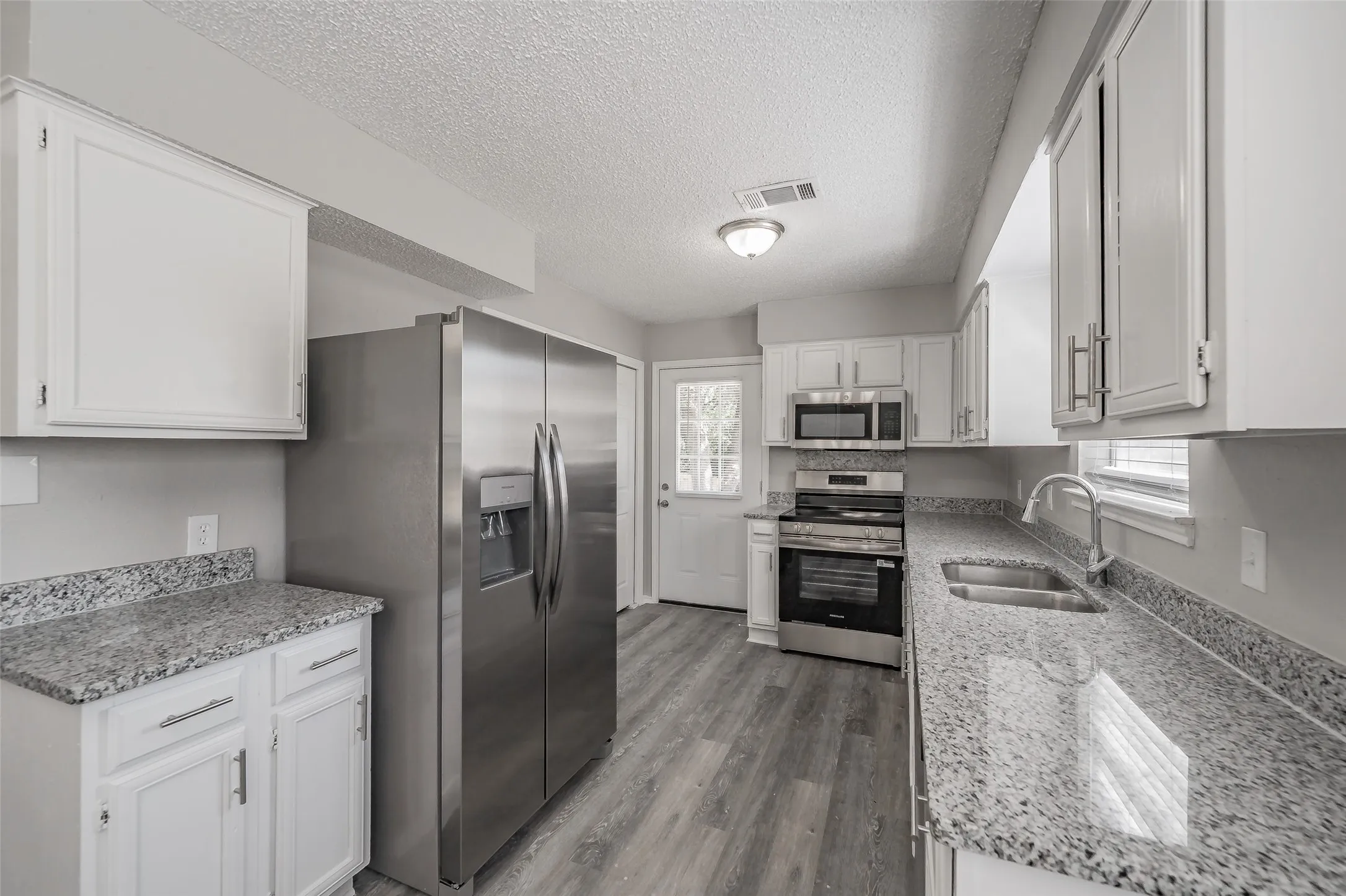 Single Family Residence For Sale in Dallas County , 2666 Kellogg Avenue, Dallas, Texas 75216, 3 Bedroom, 2 Bathroom, 1 Garage spaces, 1,228 Sqft, built in 1983, mls#21364885, Real Estate Agent in Dallas, Homes For Sale in Dallas county, Homes For Sale in Dallas, Realtor in Dallas Texas, Real Estate Brokerage Independent Realty Texas, Luminita Cordes Realtor