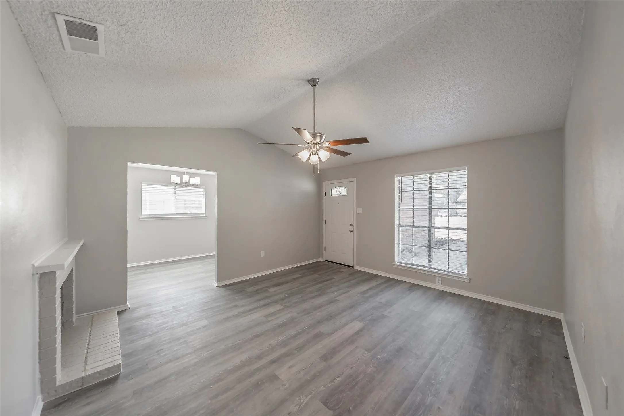 Single Family Residence For Sale in Dallas County , 2666 Kellogg Avenue, Dallas, Texas 75216, 3 Bedroom, 2 Bathroom, 1 Garage spaces, 1,228 Sqft, built in 1983, mls#21364885, Real Estate Agent in Dallas, Homes For Sale in Dallas county, Homes For Sale in Dallas, Realtor in Dallas Texas, Real Estate Brokerage Independent Realty Texas, Luminita Cordes Realtor