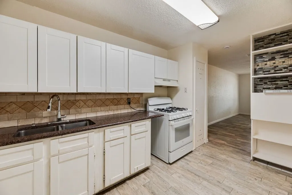 Duplex For Rent in Tarrant County , 2212 David Drive 2214, Fort Worth, Texas 76111, 2 Bedroom, 1 Bathroom, Garage spaces, 750 Sqft, built in 1953, mls#21364931, Real Estate Agent in Fort Worth, Homes For Rent in Tarrant county, Homes For Rent in Fort Worth, Realtor in Fort Worth Texas, Real Estate Brokerage Independent Realty Texas, Luminita Cordes Realtor
