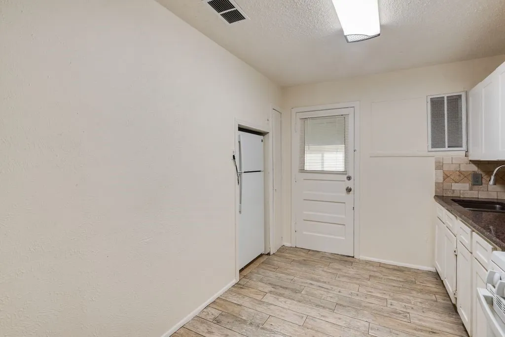 Duplex For Rent in Tarrant County , 2212 David Drive 2214, Fort Worth, Texas 76111, 2 Bedroom, 1 Bathroom, Garage spaces, 750 Sqft, built in 1953, mls#21364931, Real Estate Agent in Fort Worth, Homes For Rent in Tarrant county, Homes For Rent in Fort Worth, Realtor in Fort Worth Texas, Real Estate Brokerage Independent Realty Texas, Luminita Cordes Realtor