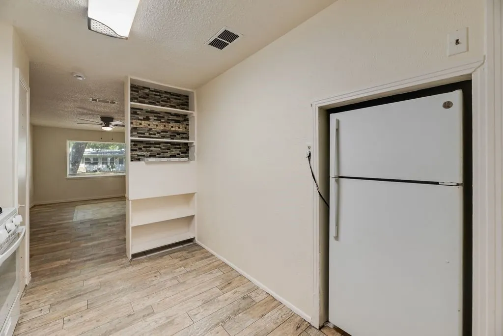 Duplex For Rent in Tarrant County , 2212 David Drive 2214, Fort Worth, Texas 76111, 2 Bedroom, 1 Bathroom, Garage spaces, 750 Sqft, built in 1953, mls#21364931, Real Estate Agent in Fort Worth, Homes For Rent in Tarrant county, Homes For Rent in Fort Worth, Realtor in Fort Worth Texas, Real Estate Brokerage Independent Realty Texas, Luminita Cordes Realtor
