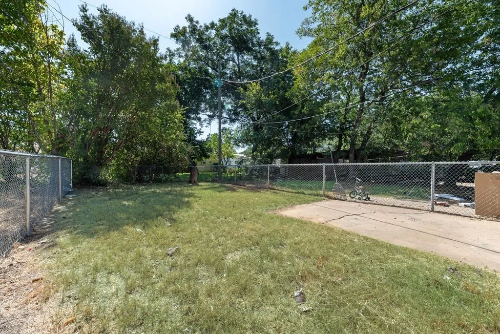 Duplex For Rent in Tarrant County , 2212 David Drive 2214, Fort Worth, Texas 76111, 2 Bedroom, 1 Bathroom, Garage spaces, 750 Sqft, built in 1953, mls#21364931, Real Estate Agent in Fort Worth, Homes For Rent in Tarrant county, Homes For Rent in Fort Worth, Realtor in Fort Worth Texas, Real Estate Brokerage Independent Realty Texas, Luminita Cordes Realtor