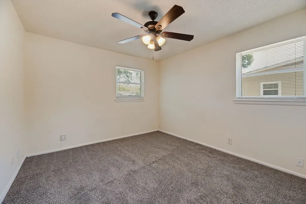 Duplex For Rent in Tarrant County , 2212 David Drive 2214, Fort Worth, Texas 76111, 2 Bedroom, 1 Bathroom, Garage spaces, 750 Sqft, built in 1953, mls#21364931, Real Estate Agent in Fort Worth, Homes For Rent in Tarrant county, Homes For Rent in Fort Worth, Realtor in Fort Worth Texas, Real Estate Brokerage Independent Realty Texas, Luminita Cordes Realtor