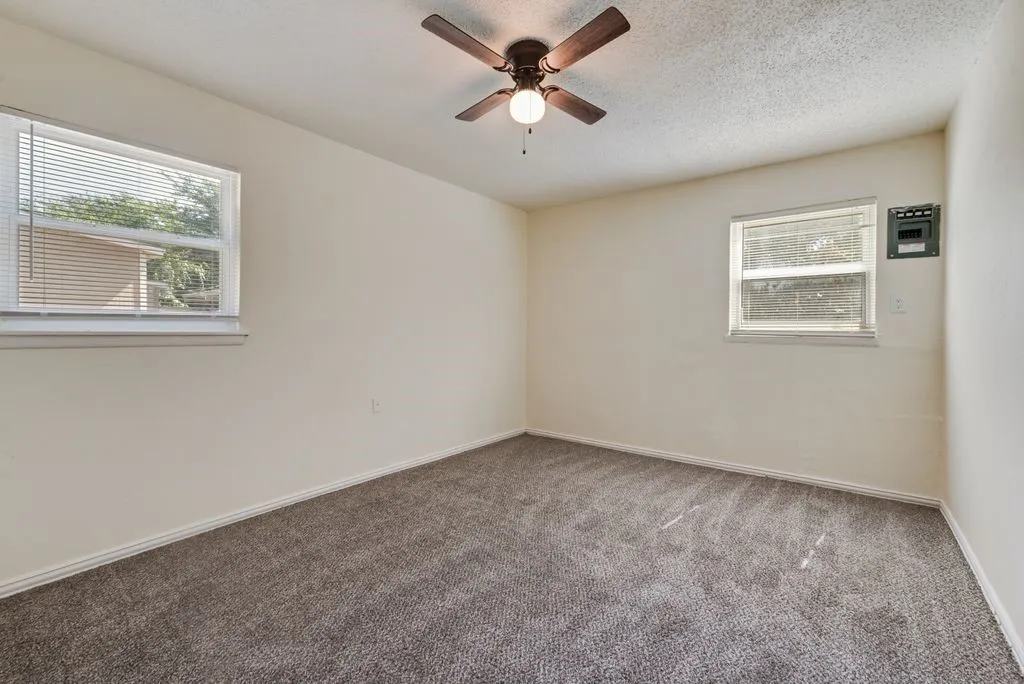 Duplex For Rent in Tarrant County , 2212 David Drive 2214, Fort Worth, Texas 76111, 2 Bedroom, 1 Bathroom, Garage spaces, 750 Sqft, built in 1953, mls#21364931, Real Estate Agent in Fort Worth, Homes For Rent in Tarrant county, Homes For Rent in Fort Worth, Realtor in Fort Worth Texas, Real Estate Brokerage Independent Realty Texas, Luminita Cordes Realtor