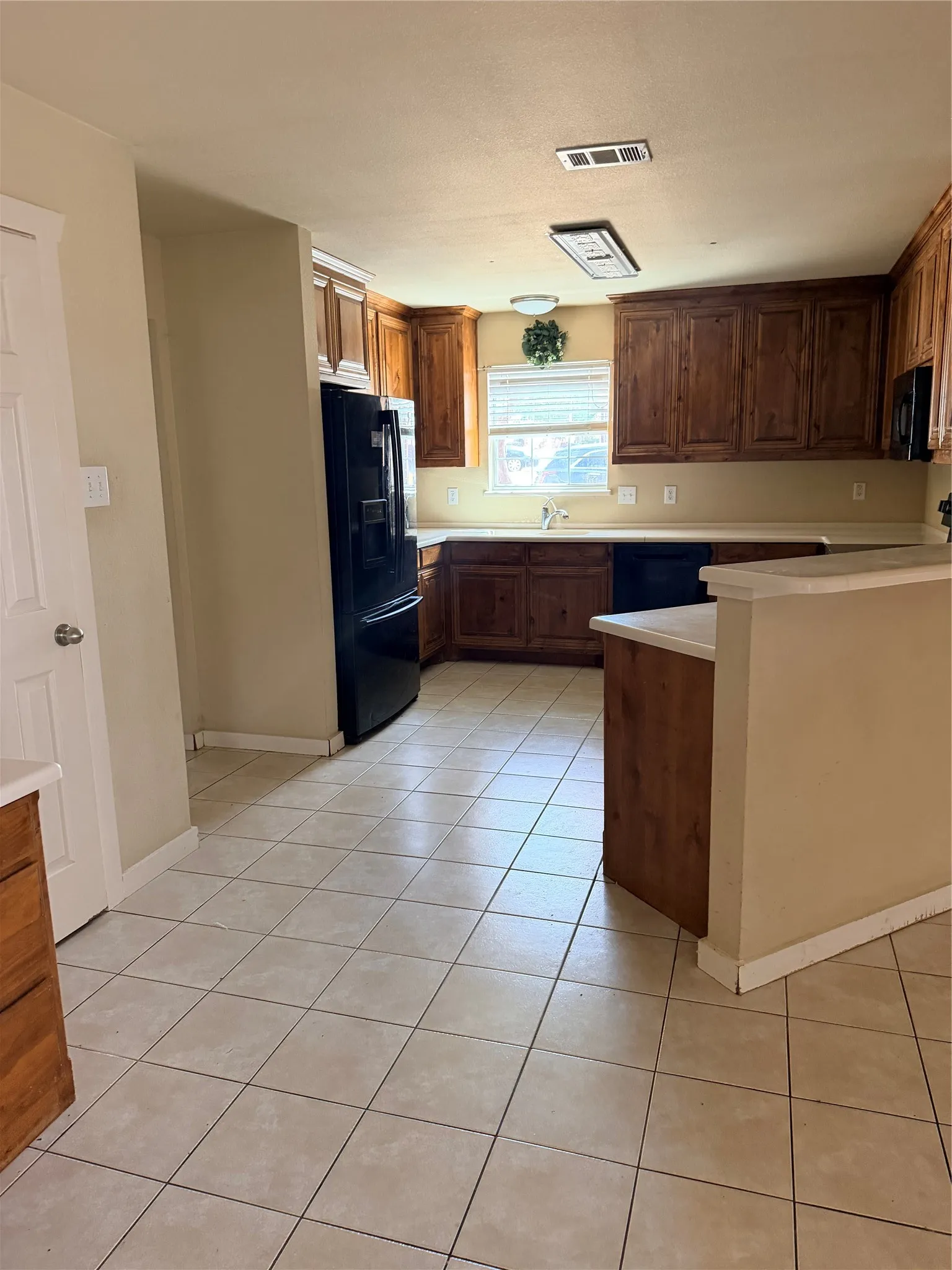 Single Family Residence For Sale in Ellis County , 10257 Norrell Road, Venus, Texas 76084, 3 Bedroom, 2 Bathroom, 5 Garage spaces, 1,875 Sqft, built in 2005, mls#21363419, Real Estate Agent in Venus, Homes For Sale in Ellis county, Homes For Sale in Venus, Realtor in Venus Texas, Real Estate Brokerage Independent Realty Texas, Luminita Cordes Realtor