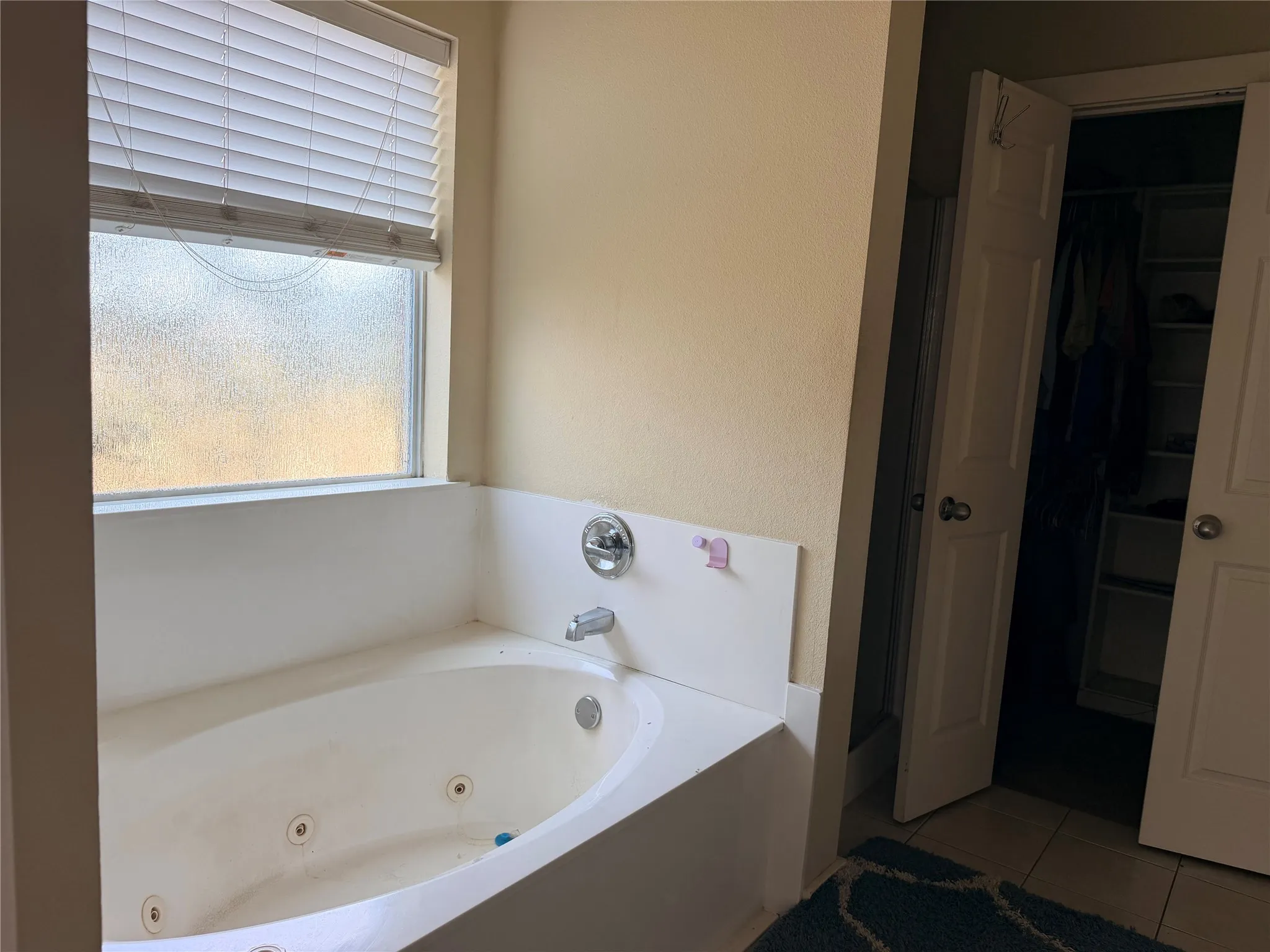 Single Family Residence For Sale in Ellis County , 10257 Norrell Road, Venus, Texas 76084, 3 Bedroom, 2 Bathroom, 5 Garage spaces, 1,875 Sqft, built in 2005, mls#21363419, Real Estate Agent in Venus, Homes For Sale in Ellis county, Homes For Sale in Venus, Realtor in Venus Texas, Real Estate Brokerage Independent Realty Texas, Luminita Cordes Realtor
