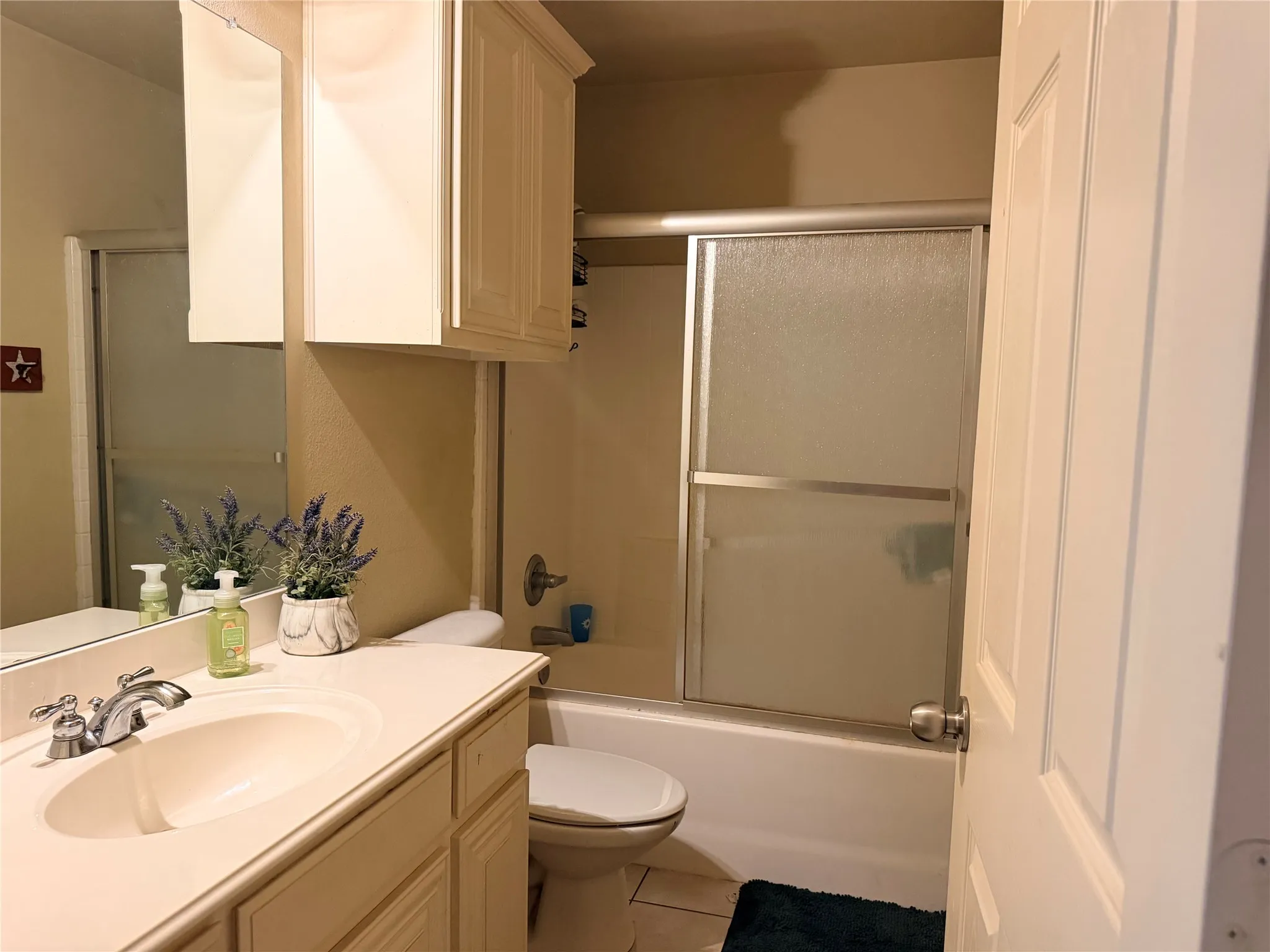 Single Family Residence For Sale in Ellis County , 10257 Norrell Road, Venus, Texas 76084, 3 Bedroom, 2 Bathroom, 5 Garage spaces, 1,875 Sqft, built in 2005, mls#21363419, Real Estate Agent in Venus, Homes For Sale in Ellis county, Homes For Sale in Venus, Realtor in Venus Texas, Real Estate Brokerage Independent Realty Texas, Luminita Cordes Realtor