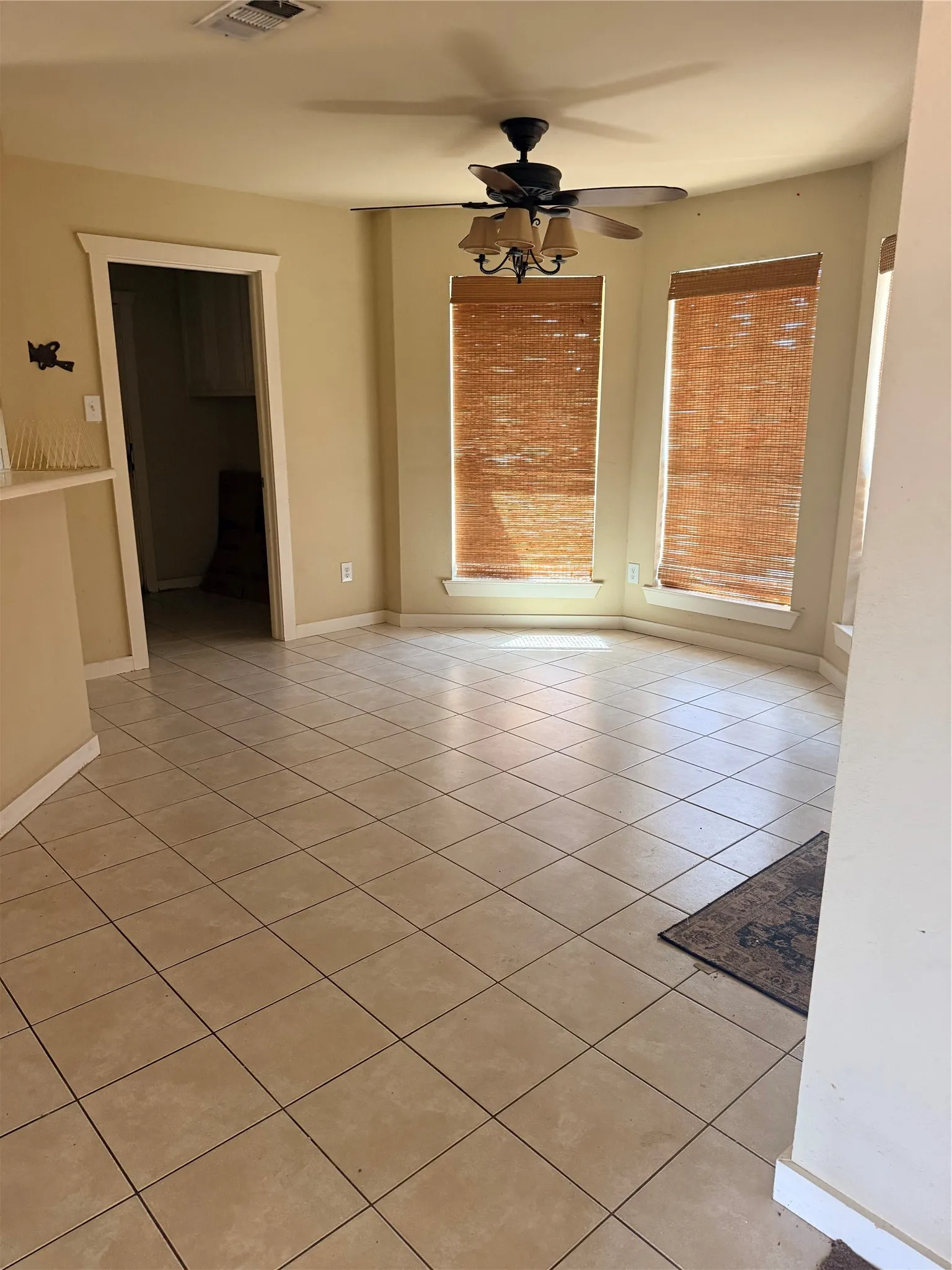 Single Family Residence For Sale in Ellis County , 10257 Norrell Road, Venus, Texas 76084, 3 Bedroom, 2 Bathroom, 5 Garage spaces, 1,875 Sqft, built in 2005, mls#21363419, Real Estate Agent in Venus, Homes For Sale in Ellis county, Homes For Sale in Venus, Realtor in Venus Texas, Real Estate Brokerage Independent Realty Texas, Luminita Cordes Realtor