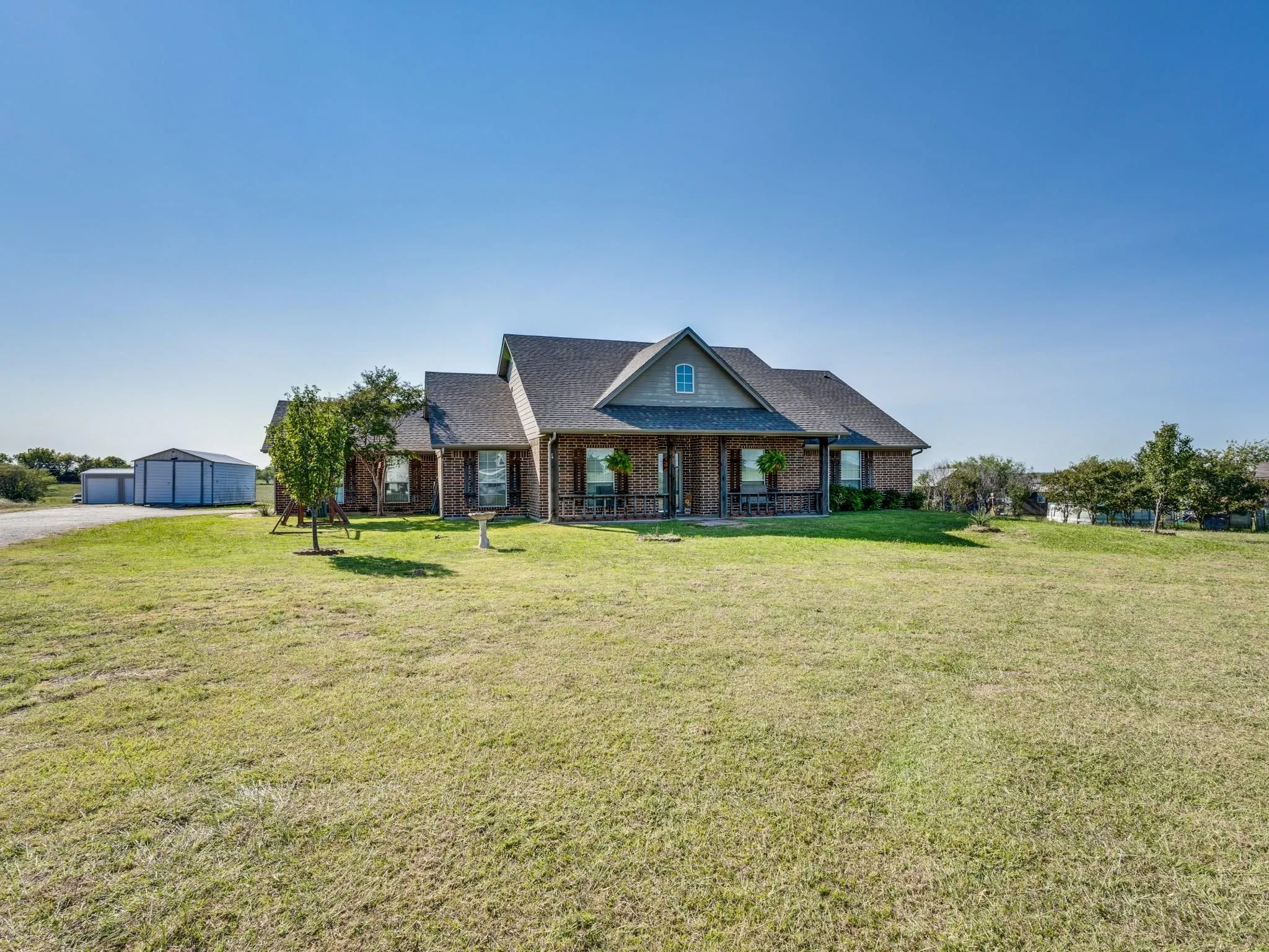 Single Family Residence For Sale in Ellis County , 10257 Norrell Road, Venus, Texas 76084, 3 Bedroom, 2 Bathroom, 5 Garage spaces, 1,875 Sqft, built in 2005, mls#21363419, Real Estate Agent in Venus, Homes For Sale in Ellis county, Homes For Sale in Venus, Realtor in Venus Texas, Real Estate Brokerage Independent Realty Texas, Luminita Cordes Realtor