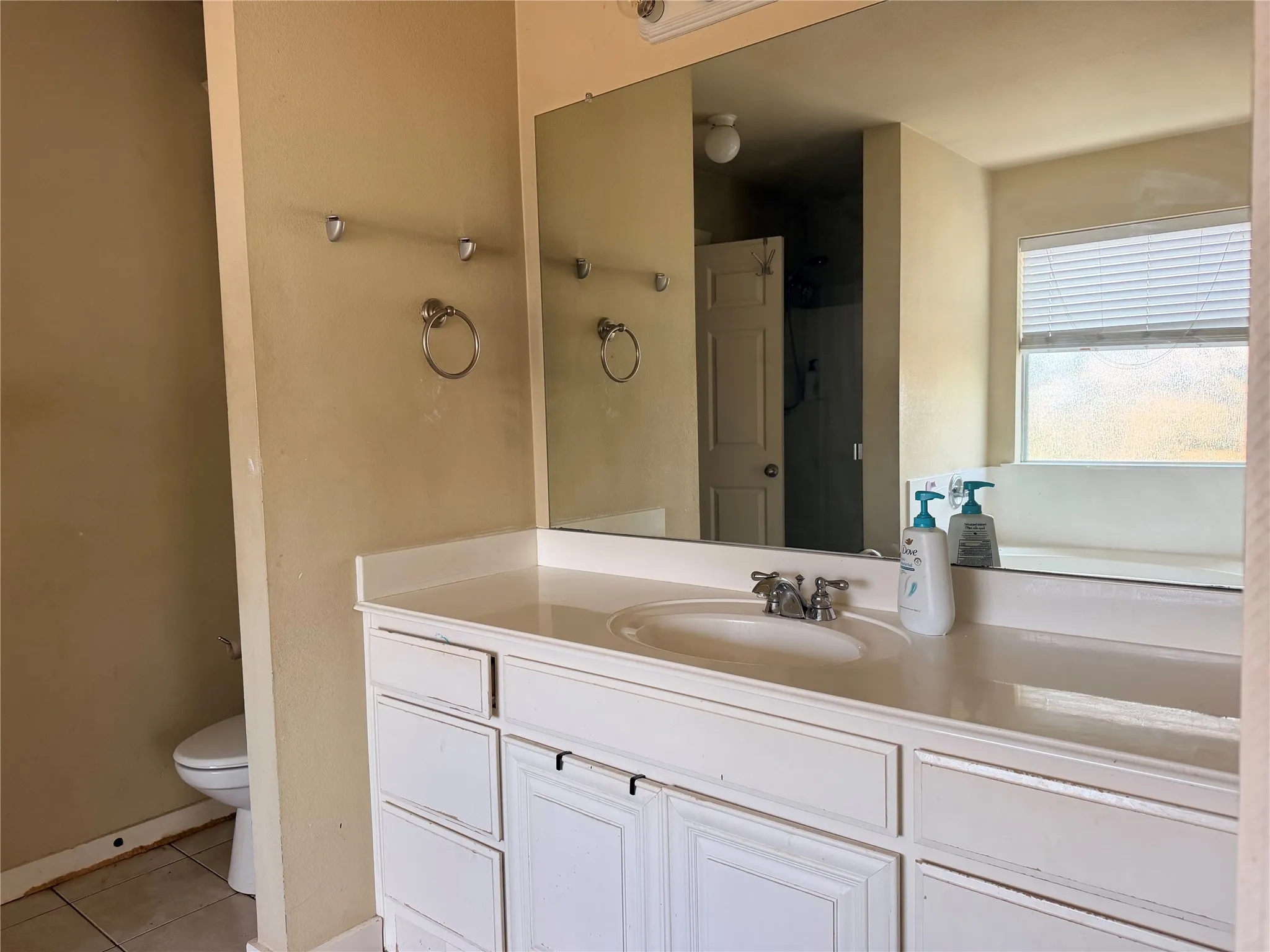 Single Family Residence For Sale in Ellis County , 10257 Norrell Road, Venus, Texas 76084, 3 Bedroom, 2 Bathroom, 5 Garage spaces, 1,875 Sqft, built in 2005, mls#21363419, Real Estate Agent in Venus, Homes For Sale in Ellis county, Homes For Sale in Venus, Realtor in Venus Texas, Real Estate Brokerage Independent Realty Texas, Luminita Cordes Realtor
