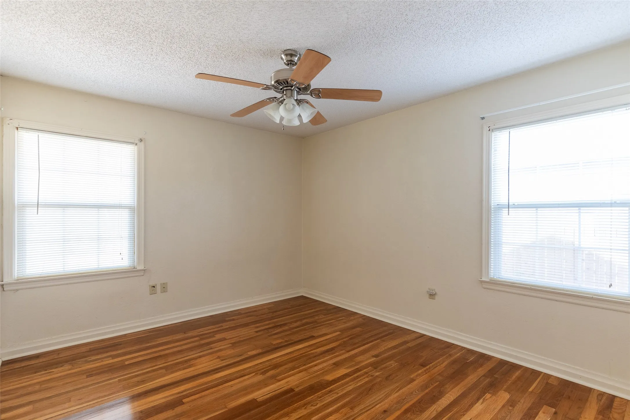 Single Family Residence For Sale in Taylor County , 3110 Hunt Street, Abilene, Texas 79605, 2 Bedroom, 1 Bathroom, 1 Garage spaces, 1,024 Sqft, built in 1950, mls#21297982, Real Estate Agent in Abilene, Homes For Sale in Taylor county, Homes For Sale in Abilene, Realtor in Abilene Texas, Real Estate Brokerage Independent Realty Texas, Luminita Cordes Realtor