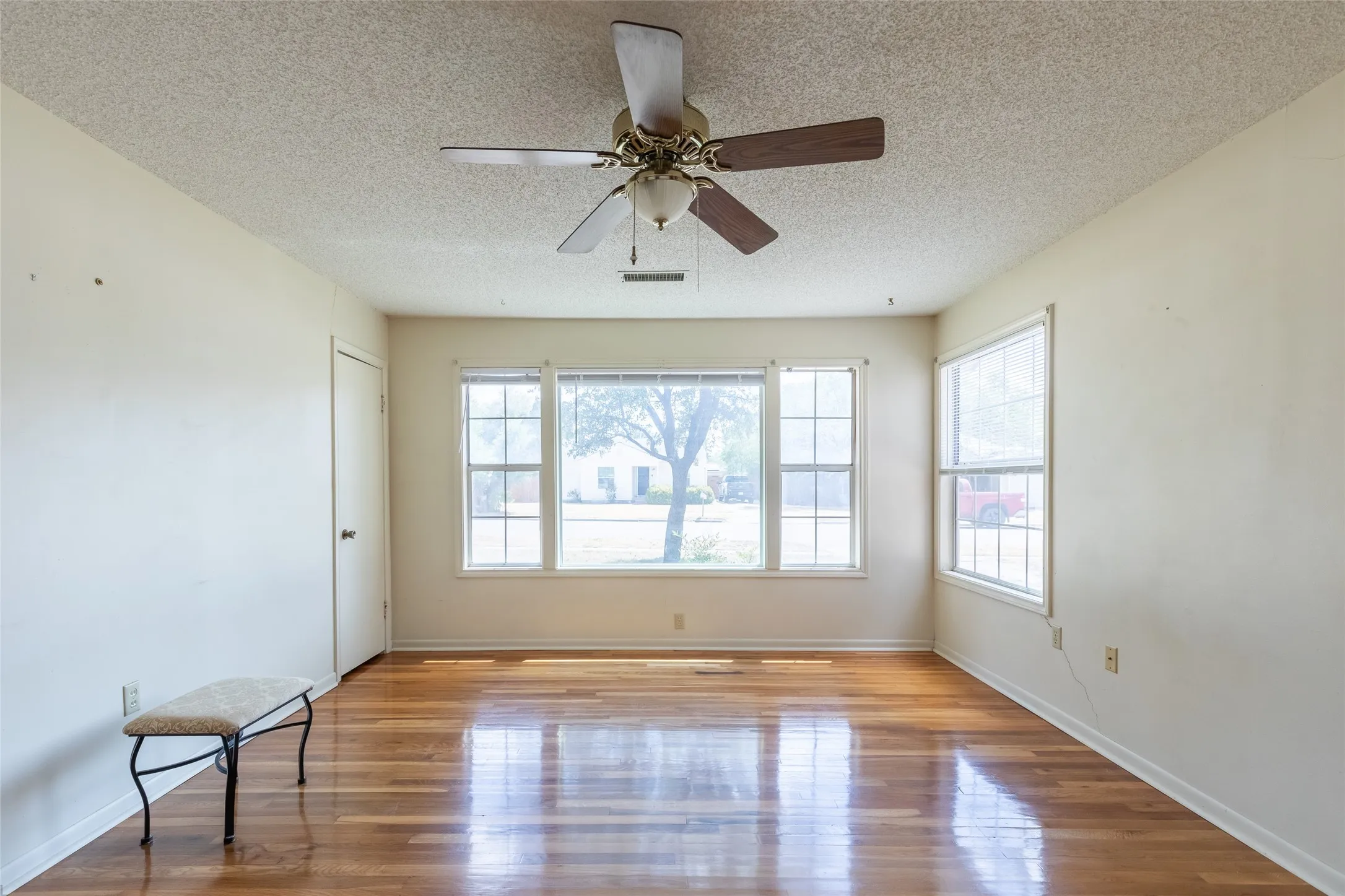 Single Family Residence For Sale in Taylor County , 3110 Hunt Street, Abilene, Texas 79605, 2 Bedroom, 1 Bathroom, 1 Garage spaces, 1,024 Sqft, built in 1950, mls#21297982, Real Estate Agent in Abilene, Homes For Sale in Taylor county, Homes For Sale in Abilene, Realtor in Abilene Texas, Real Estate Brokerage Independent Realty Texas, Luminita Cordes Realtor
