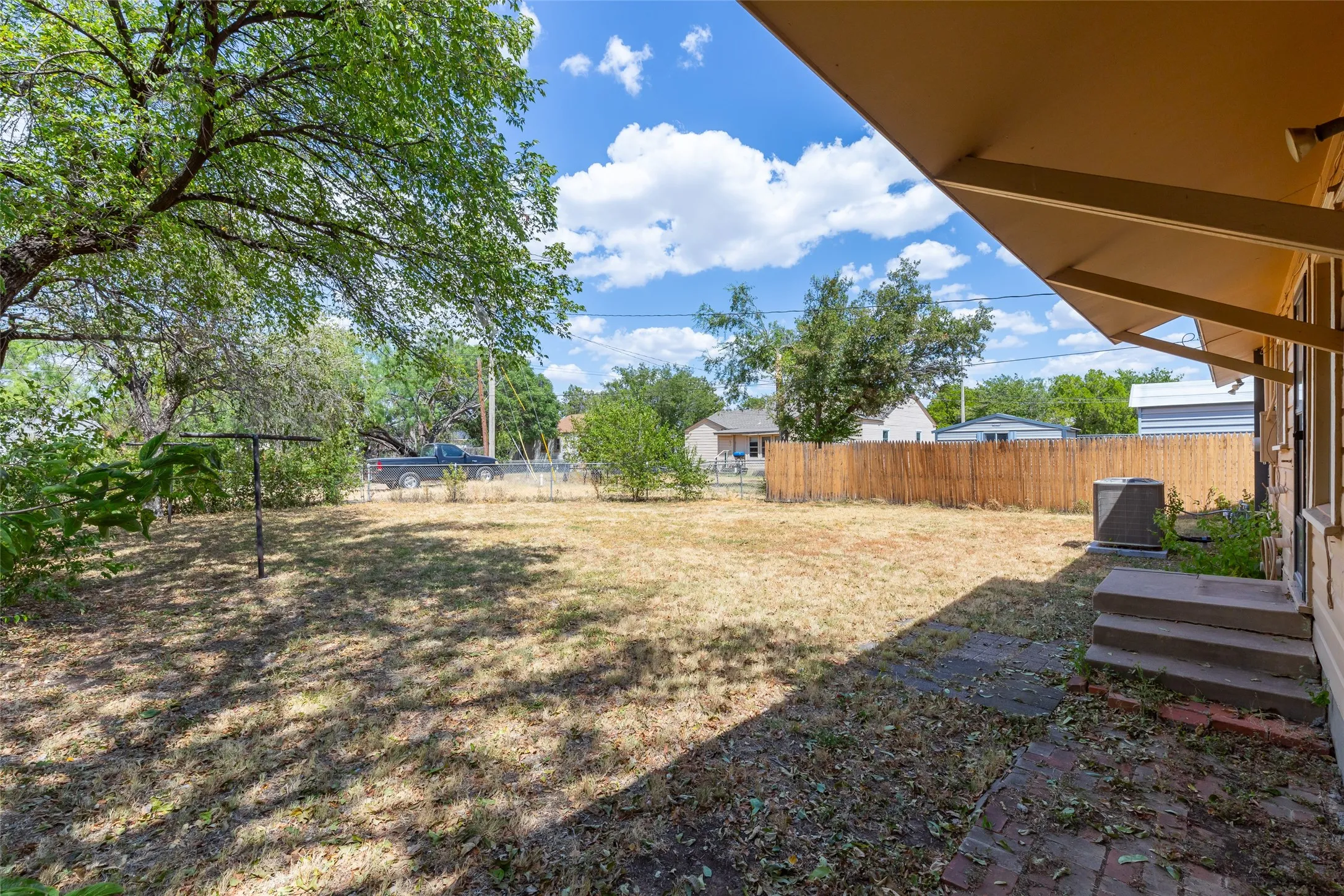 Single Family Residence For Sale in Taylor County , 3110 Hunt Street, Abilene, Texas 79605, 2 Bedroom, 1 Bathroom, 1 Garage spaces, 1,024 Sqft, built in 1950, mls#21297982, Real Estate Agent in Abilene, Homes For Sale in Taylor county, Homes For Sale in Abilene, Realtor in Abilene Texas, Real Estate Brokerage Independent Realty Texas, Luminita Cordes Realtor