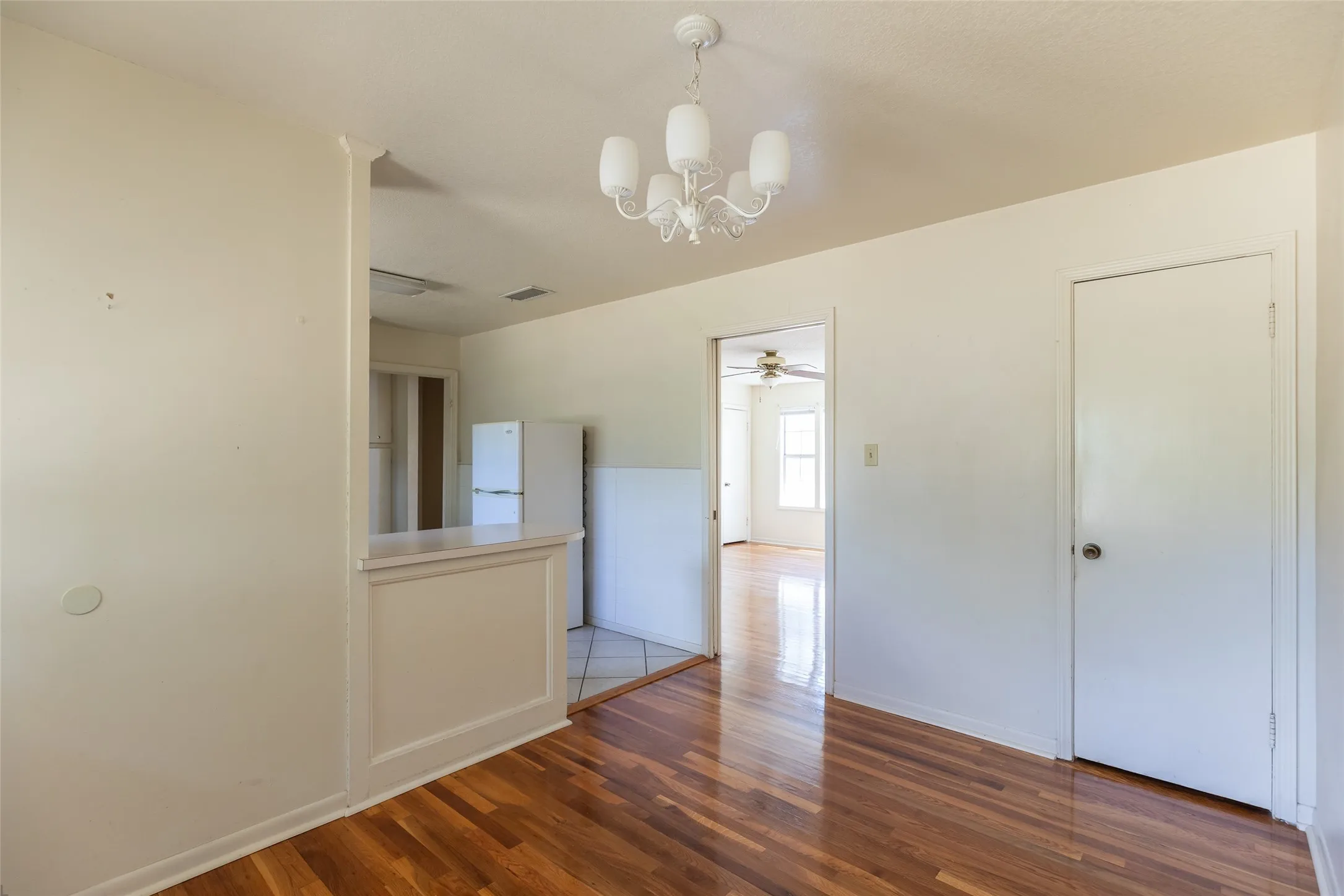 Single Family Residence For Sale in Taylor County , 3110 Hunt Street, Abilene, Texas 79605, 2 Bedroom, 1 Bathroom, 1 Garage spaces, 1,024 Sqft, built in 1950, mls#21297982, Real Estate Agent in Abilene, Homes For Sale in Taylor county, Homes For Sale in Abilene, Realtor in Abilene Texas, Real Estate Brokerage Independent Realty Texas, Luminita Cordes Realtor