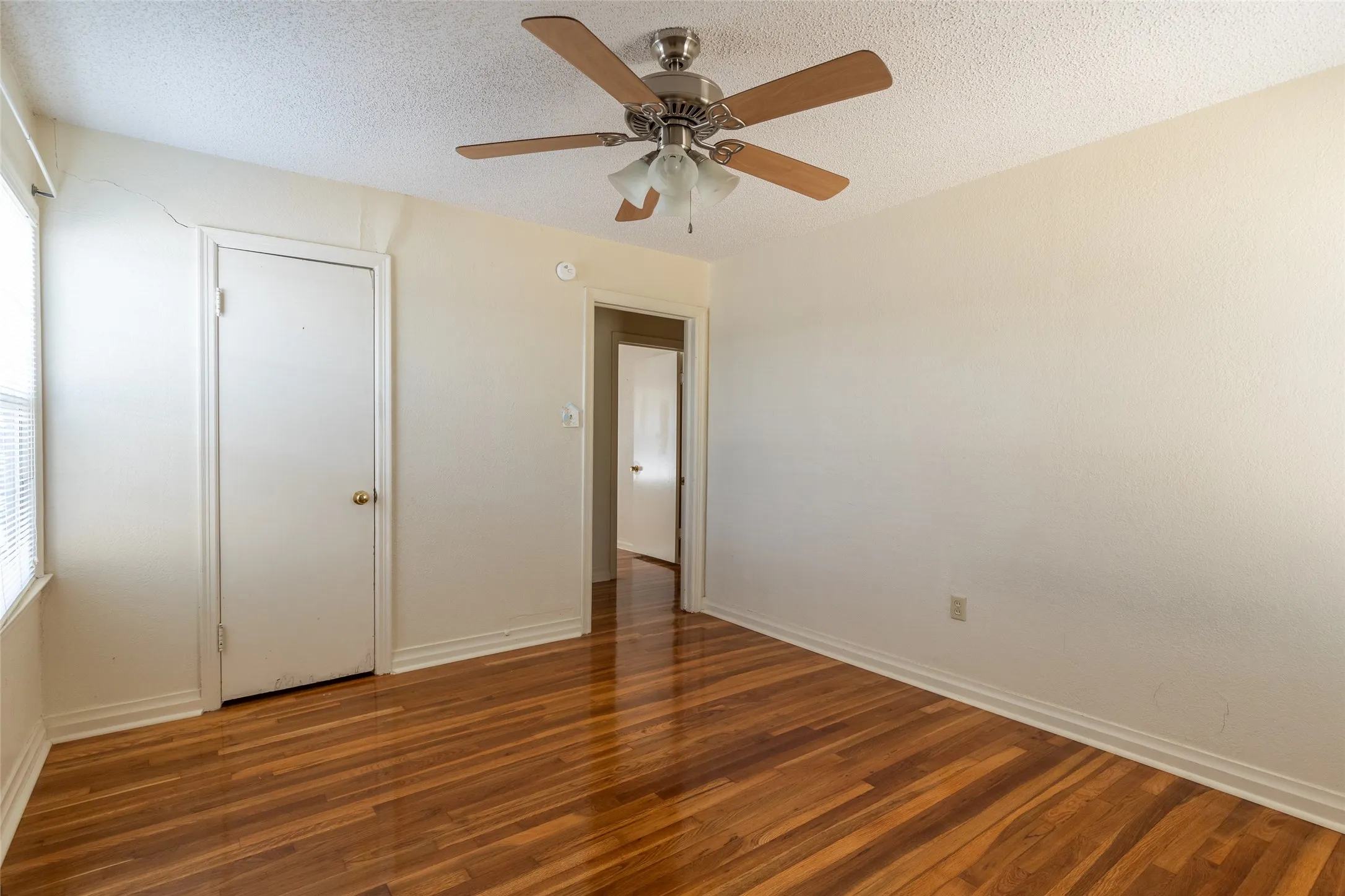 Single Family Residence For Sale in Taylor County , 3110 Hunt Street, Abilene, Texas 79605, 2 Bedroom, 1 Bathroom, 1 Garage spaces, 1,024 Sqft, built in 1950, mls#21297982, Real Estate Agent in Abilene, Homes For Sale in Taylor county, Homes For Sale in Abilene, Realtor in Abilene Texas, Real Estate Brokerage Independent Realty Texas, Luminita Cordes Realtor