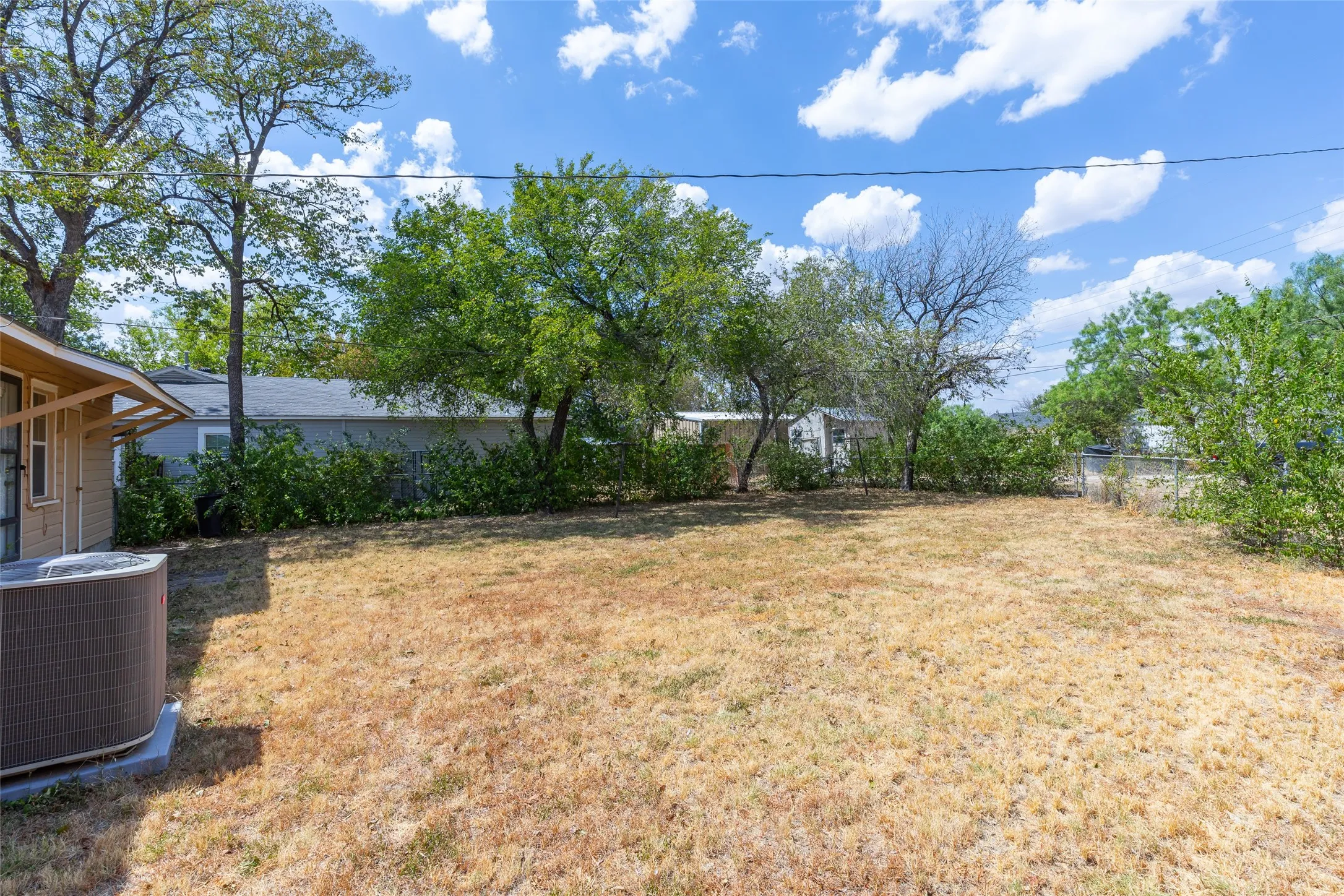 Single Family Residence For Sale in Taylor County , 3110 Hunt Street, Abilene, Texas 79605, 2 Bedroom, 1 Bathroom, 1 Garage spaces, 1,024 Sqft, built in 1950, mls#21297982, Real Estate Agent in Abilene, Homes For Sale in Taylor county, Homes For Sale in Abilene, Realtor in Abilene Texas, Real Estate Brokerage Independent Realty Texas, Luminita Cordes Realtor