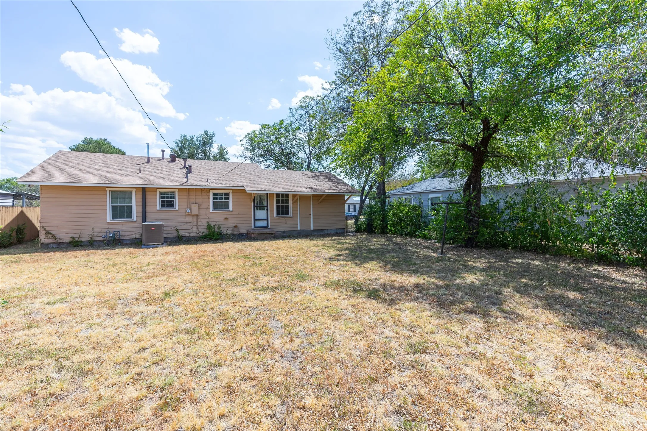 Single Family Residence For Sale in Taylor County , 3110 Hunt Street, Abilene, Texas 79605, 2 Bedroom, 1 Bathroom, 1 Garage spaces, 1,024 Sqft, built in 1950, mls#21297982, Real Estate Agent in Abilene, Homes For Sale in Taylor county, Homes For Sale in Abilene, Realtor in Abilene Texas, Real Estate Brokerage Independent Realty Texas, Luminita Cordes Realtor