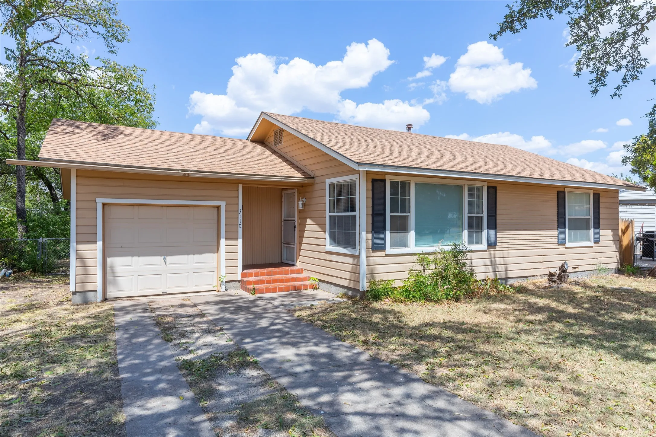 Single Family Residence For Sale in Taylor County , 3110 Hunt Street, Abilene, Texas 79605, 2 Bedroom, 1 Bathroom, 1 Garage spaces, 1,024 Sqft, built in 1950, mls#21297982, Real Estate Agent in Abilene, Homes For Sale in Taylor county, Homes For Sale in Abilene, Realtor in Abilene Texas, Real Estate Brokerage Independent Realty Texas, Luminita Cordes Realtor