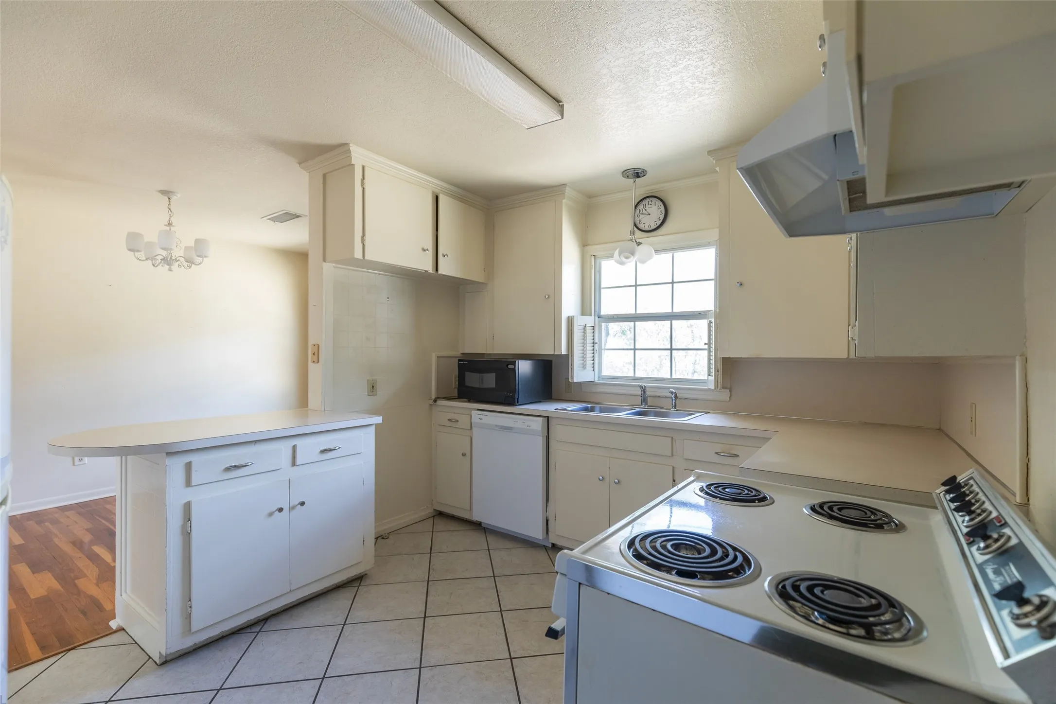 Single Family Residence For Sale in Taylor County , 3110 Hunt Street, Abilene, Texas 79605, 2 Bedroom, 1 Bathroom, 1 Garage spaces, 1,024 Sqft, built in 1950, mls#21297982, Real Estate Agent in Abilene, Homes For Sale in Taylor county, Homes For Sale in Abilene, Realtor in Abilene Texas, Real Estate Brokerage Independent Realty Texas, Luminita Cordes Realtor
