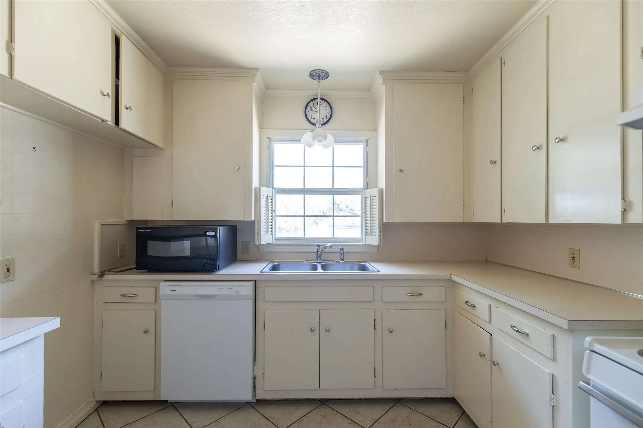 Single Family Residence For Sale in Taylor County , 3110 Hunt Street, Abilene, Texas 79605, 2 Bedroom, 1 Bathroom, 1 Garage spaces, 1,024 Sqft, built in 1950, mls#21297982, Real Estate Agent in Abilene, Homes For Sale in Taylor county, Homes For Sale in Abilene, Realtor in Abilene Texas, Real Estate Brokerage Independent Realty Texas, Luminita Cordes Realtor