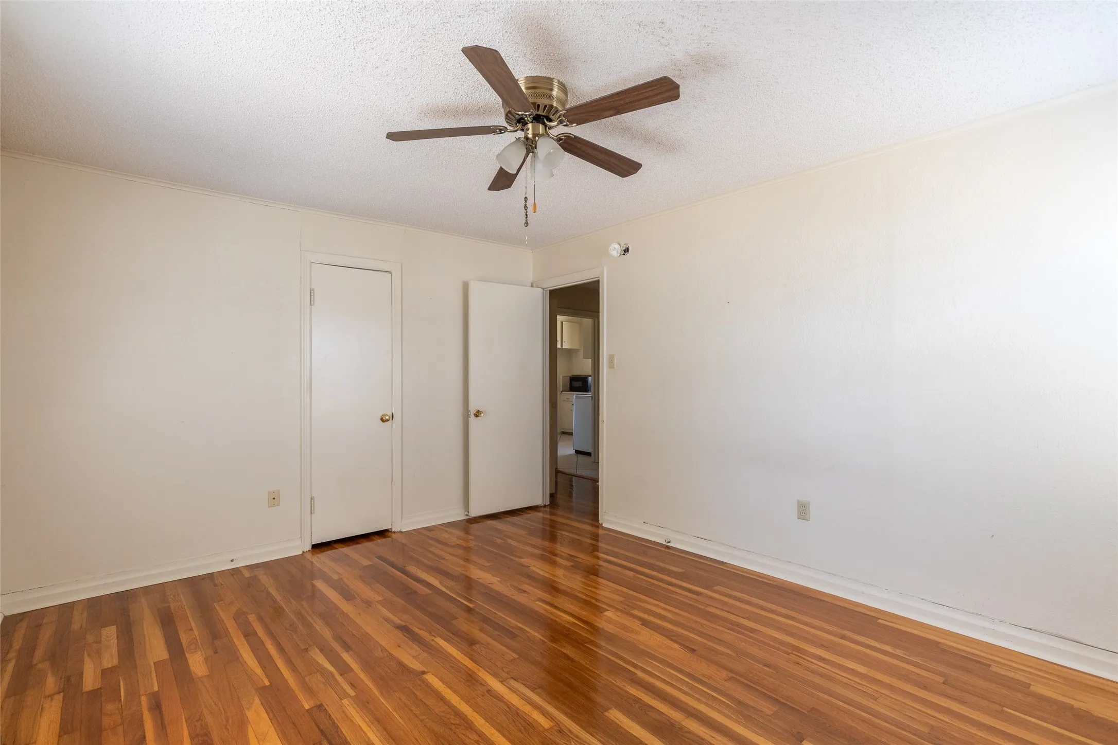 Single Family Residence For Sale in Taylor County , 3110 Hunt Street, Abilene, Texas 79605, 2 Bedroom, 1 Bathroom, 1 Garage spaces, 1,024 Sqft, built in 1950, mls#21297982, Real Estate Agent in Abilene, Homes For Sale in Taylor county, Homes For Sale in Abilene, Realtor in Abilene Texas, Real Estate Brokerage Independent Realty Texas, Luminita Cordes Realtor