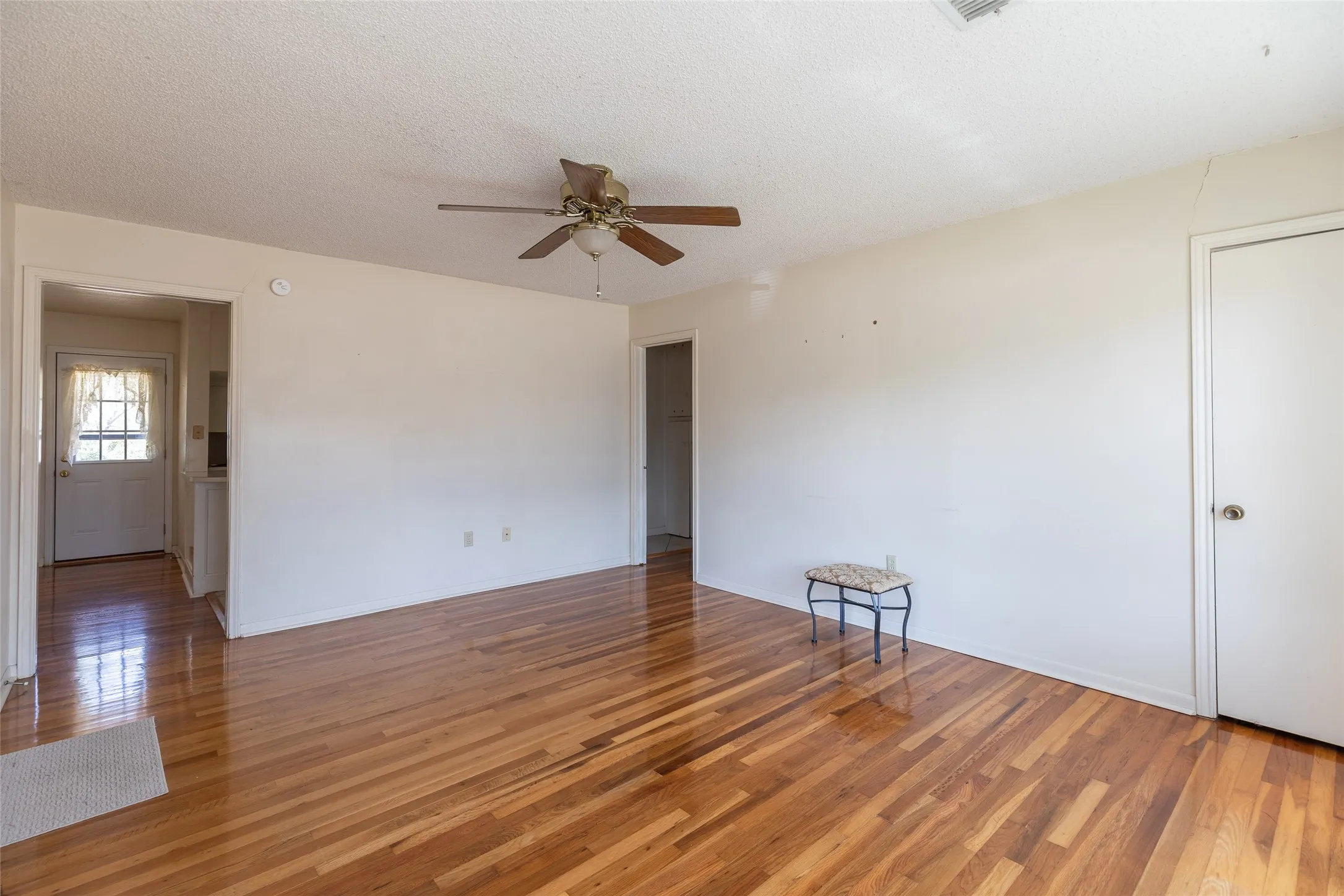 Single Family Residence For Sale in Taylor County , 3110 Hunt Street, Abilene, Texas 79605, 2 Bedroom, 1 Bathroom, 1 Garage spaces, 1,024 Sqft, built in 1950, mls#21297982, Real Estate Agent in Abilene, Homes For Sale in Taylor county, Homes For Sale in Abilene, Realtor in Abilene Texas, Real Estate Brokerage Independent Realty Texas, Luminita Cordes Realtor