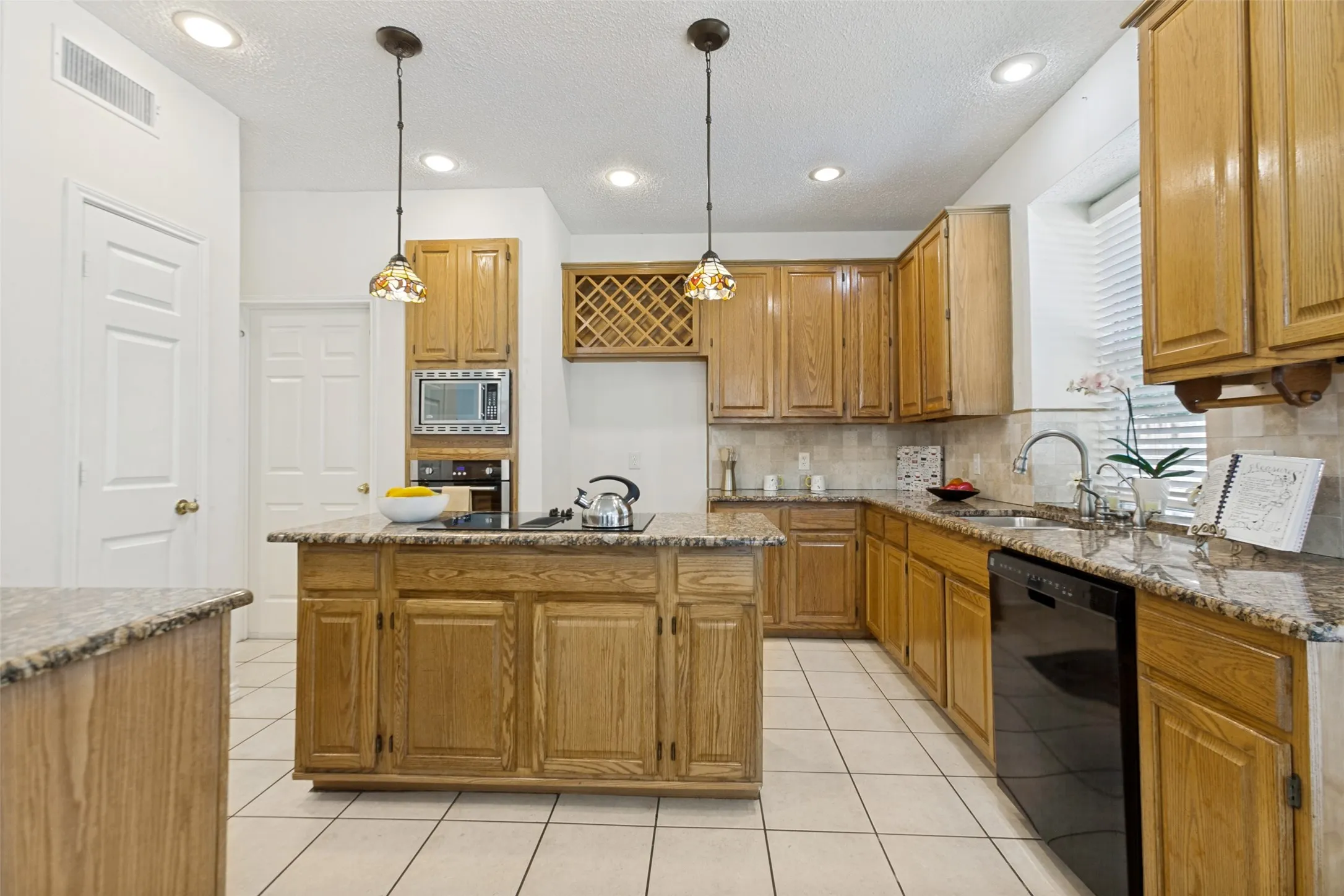 Single Family Residence For Sale in Collin County , 1812 Pantigo Drive, Plano, Texas 75075, 4 Bedroom, 3 Bathroom, 2 Garage spaces, 2,558 Sqft, built in 1990, mls#21364376, Real Estate Agent in Plano, Homes For Sale in Collin county, Homes For Sale in Plano, Realtor in Plano Texas, Real Estate Brokerage Independent Realty Texas, Luminita Cordes Realtor