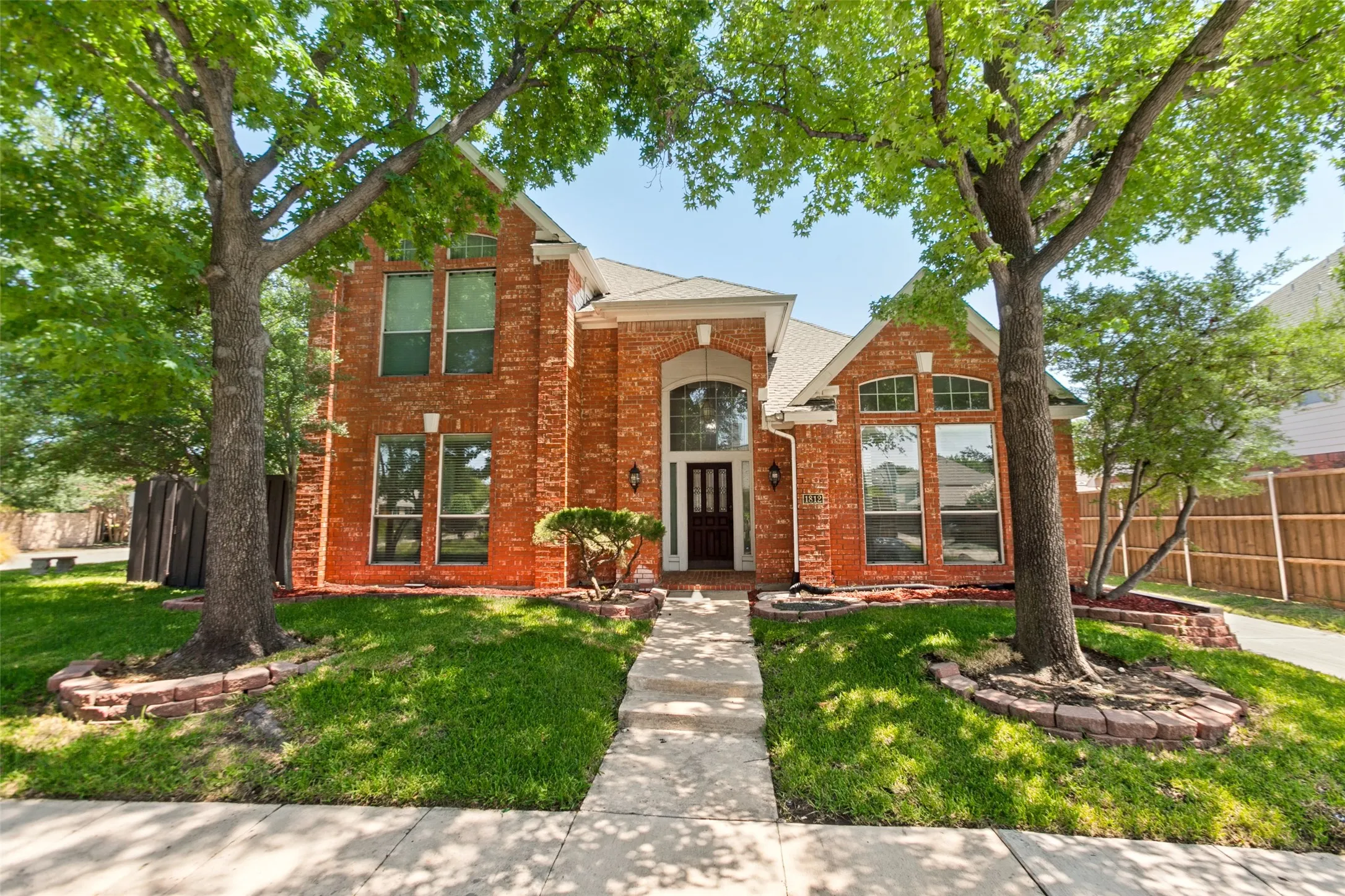 Single Family Residence For Sale in Collin County , 1812 Pantigo Drive, Plano, Texas 75075, 4 Bedroom, 3 Bathroom, 2 Garage spaces, 2,558 Sqft, built in 1990, mls#21364376, Real Estate Agent in Plano, Homes For Sale in Collin county, Homes For Sale in Plano, Realtor in Plano Texas, Real Estate Brokerage Independent Realty Texas, Luminita Cordes Realtor
