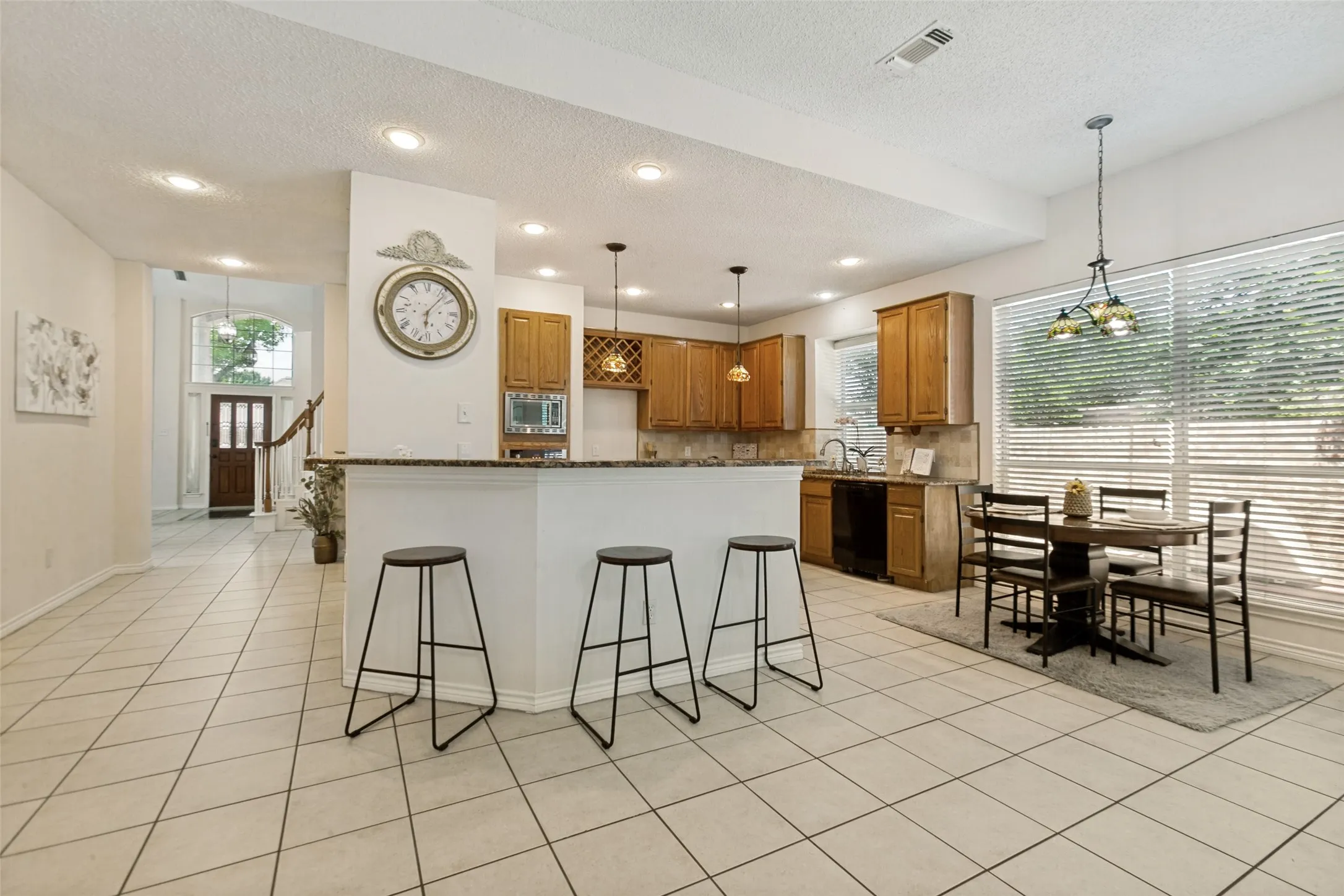 Single Family Residence For Sale in Collin County , 1812 Pantigo Drive, Plano, Texas 75075, 4 Bedroom, 3 Bathroom, 2 Garage spaces, 2,558 Sqft, built in 1990, mls#21364376, Real Estate Agent in Plano, Homes For Sale in Collin county, Homes For Sale in Plano, Realtor in Plano Texas, Real Estate Brokerage Independent Realty Texas, Luminita Cordes Realtor