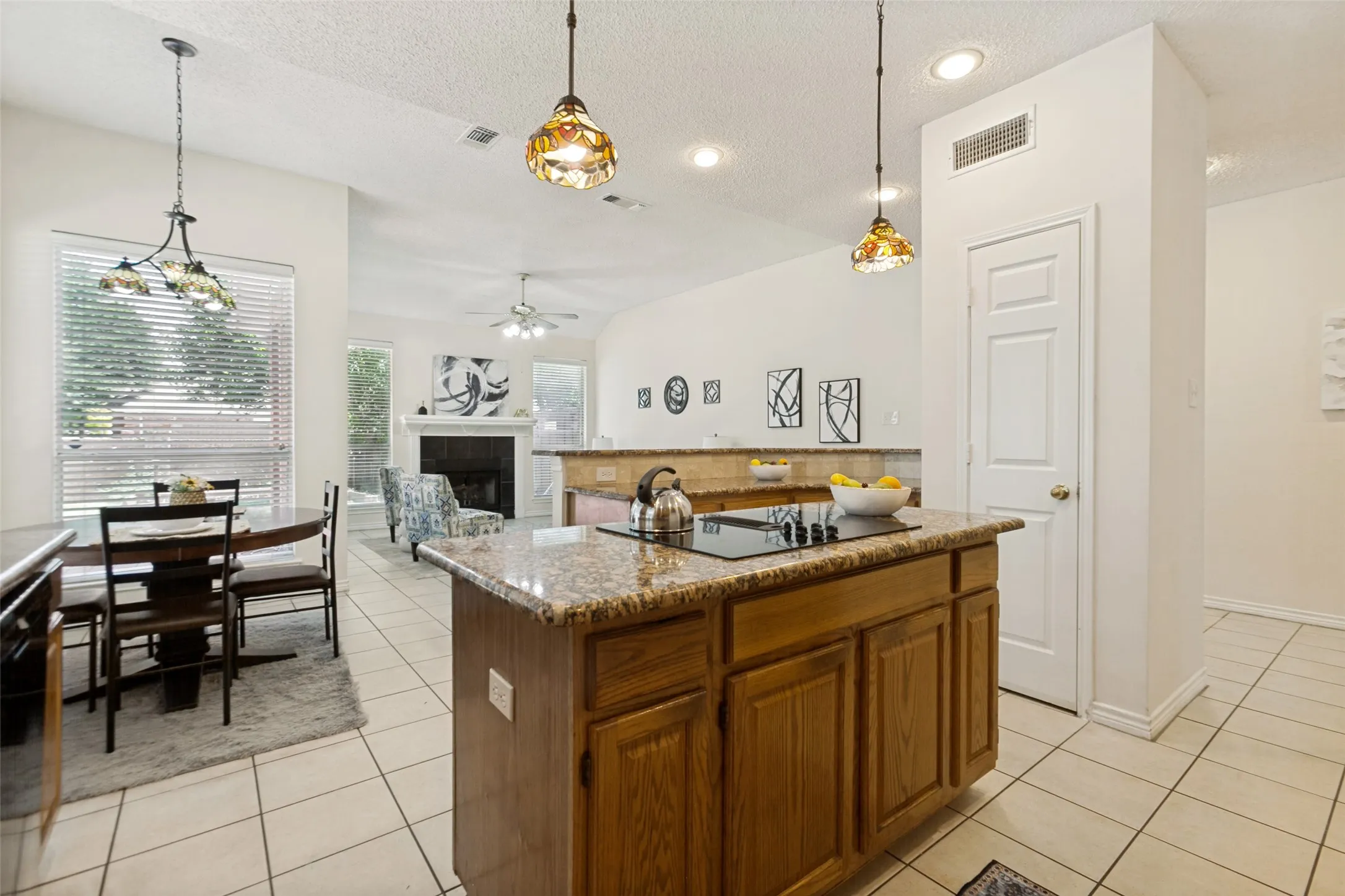 Single Family Residence For Sale in Collin County , 1812 Pantigo Drive, Plano, Texas 75075, 4 Bedroom, 3 Bathroom, 2 Garage spaces, 2,558 Sqft, built in 1990, mls#21364376, Real Estate Agent in Plano, Homes For Sale in Collin county, Homes For Sale in Plano, Realtor in Plano Texas, Real Estate Brokerage Independent Realty Texas, Luminita Cordes Realtor