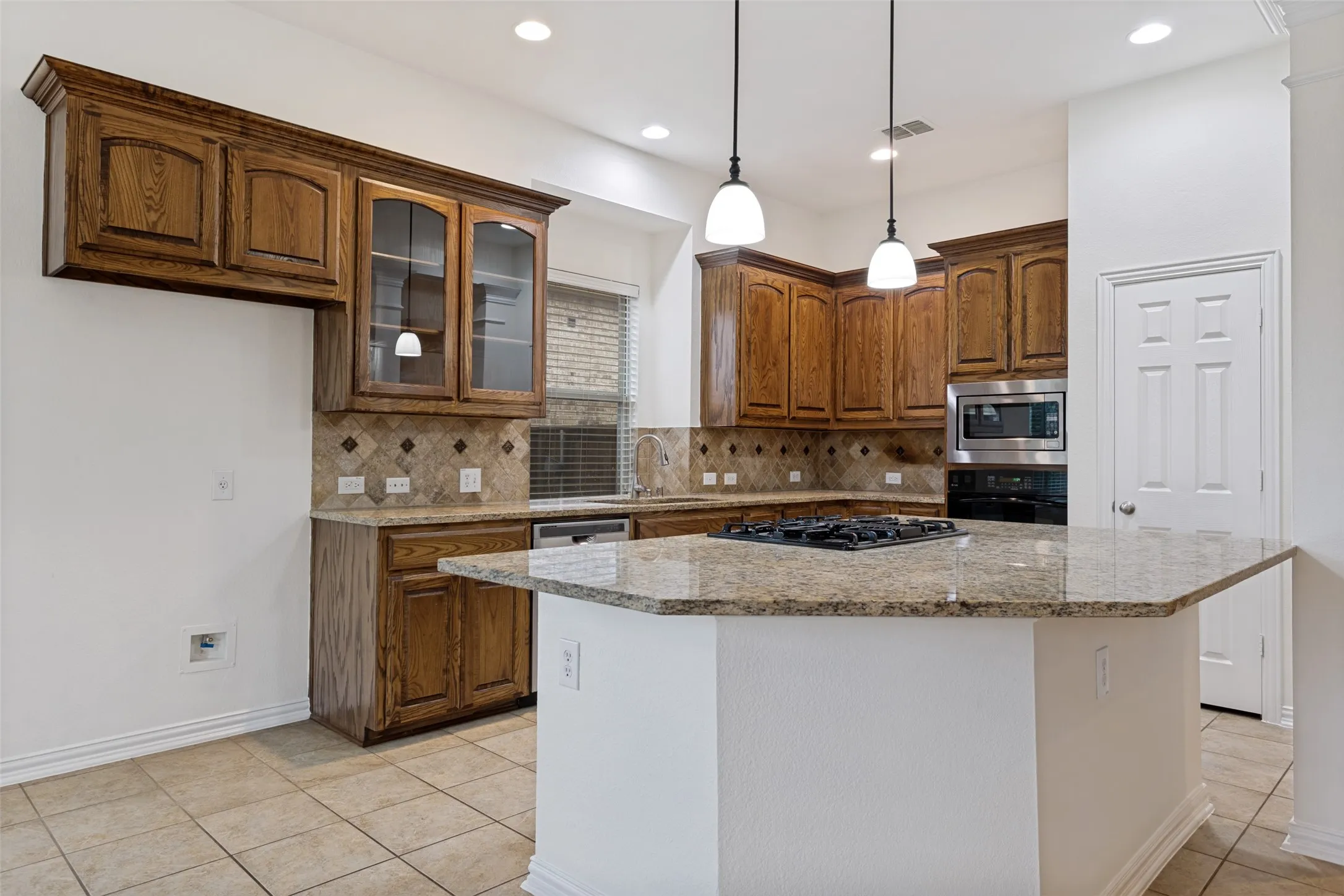 Single Family Residence For Rent in Collin County , 1806 Caprock Road, Allen, Texas 75002, 4 Bedroom, 4 Bathroom, 2 Garage spaces, 3,316 Sqft, built in 2008, mls#21364934, Real Estate Agent in Allen, Homes For Rent in Collin county, Homes For Rent in Allen, Realtor in Allen Texas, Real Estate Brokerage Independent Realty Texas, Luminita Cordes Realtor