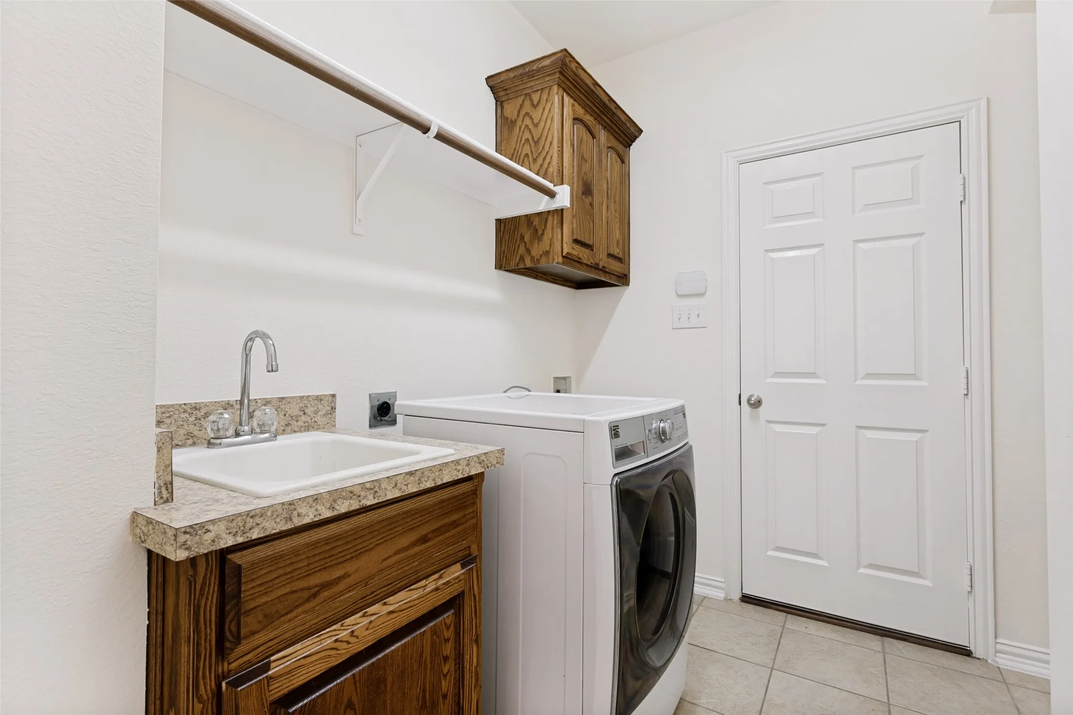 Single Family Residence For Rent in Collin County , 1806 Caprock Road, Allen, Texas 75002, 4 Bedroom, 4 Bathroom, 2 Garage spaces, 3,316 Sqft, built in 2008, mls#21364934, Real Estate Agent in Allen, Homes For Rent in Collin county, Homes For Rent in Allen, Realtor in Allen Texas, Real Estate Brokerage Independent Realty Texas, Luminita Cordes Realtor