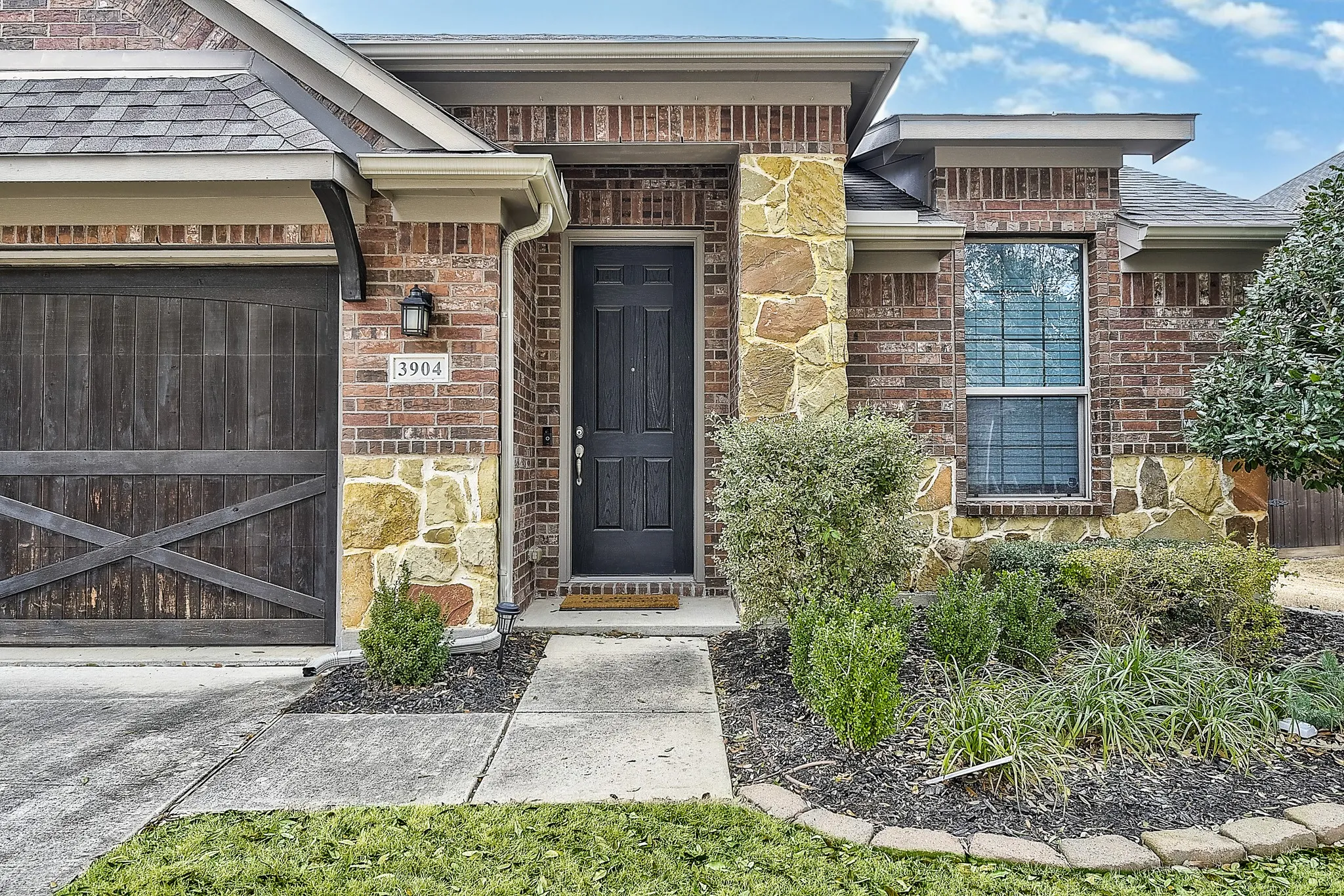 Single Family Residence For Sale in Collin County , 3904 Deer Lake Drive, Mc Kinney, Texas 75071, 3 Bedroom, 3 Bathroom, 2 Garage spaces, 2,456 Sqft, built in 2012, mls#21362948, Real Estate Agent in Mc Kinney, Homes For Sale in Collin county, Homes For Sale in Mc Kinney, Realtor in Mc Kinney Texas, Real Estate Brokerage Independent Realty Texas, Luminita Cordes Realtor