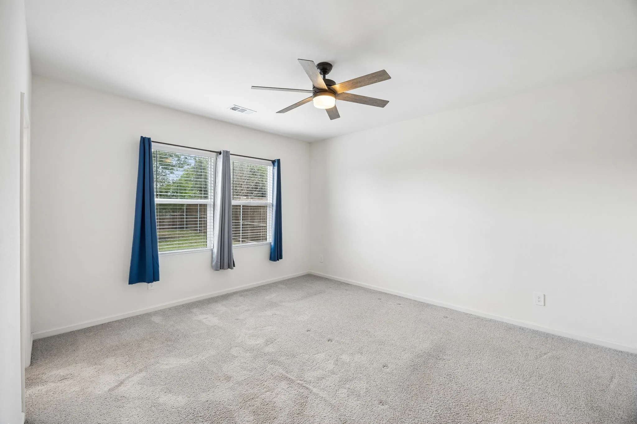 Single Family Residence For Sale in Tarrant County , 1601 Shadow Hawk, Fort Worth, Texas 76052, 3 Bedroom, 2 Bathroom, 2 Garage spaces, 1,431 Sqft, built in 2022, mls#21364938, Real Estate Agent in Fort Worth, Homes For Sale in Tarrant county, Homes For Sale in Fort Worth, Realtor in Fort Worth Texas, Real Estate Brokerage Independent Realty Texas, Luminita Cordes Realtor