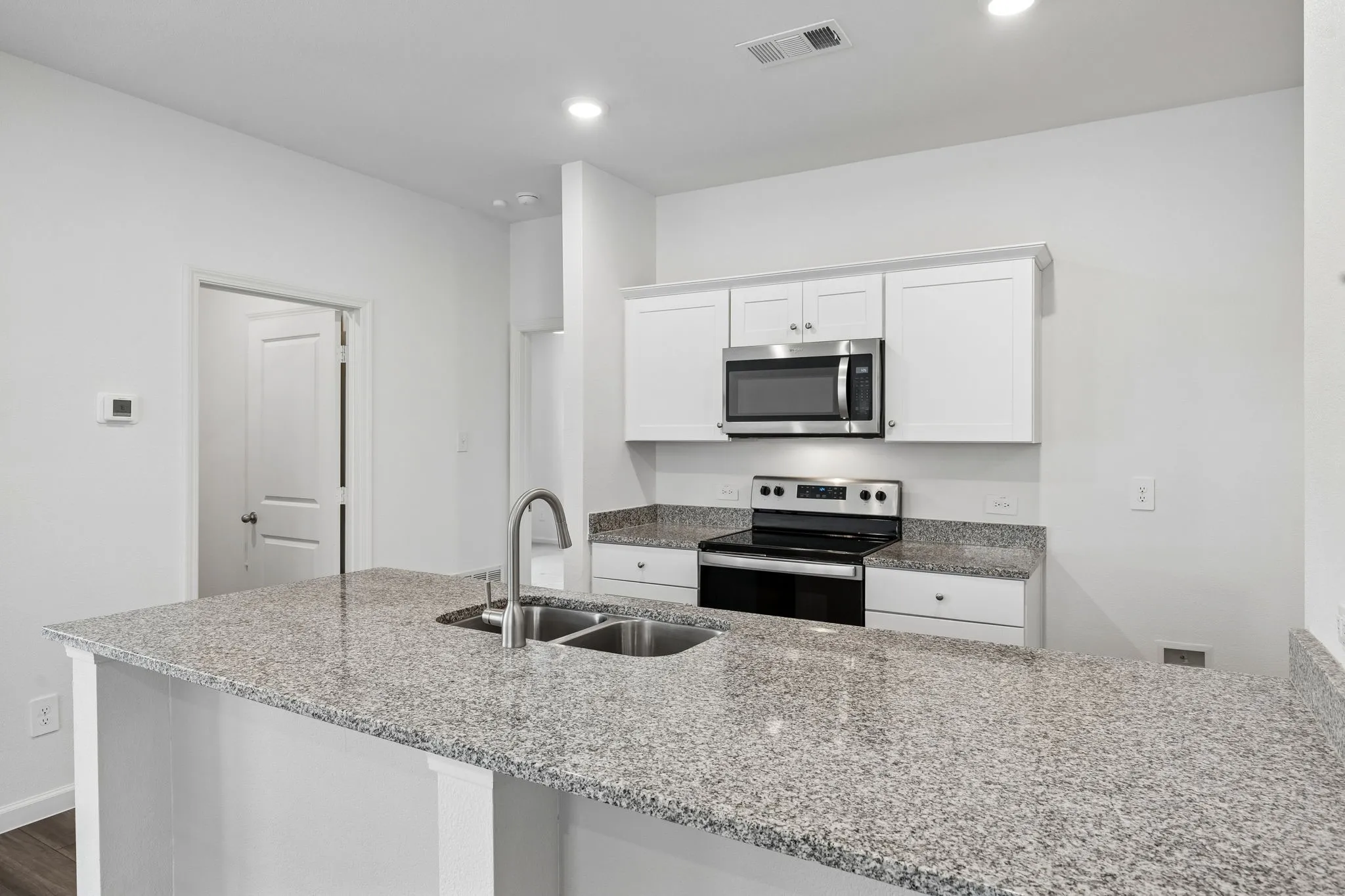 Single Family Residence For Sale in Tarrant County , 1601 Shadow Hawk, Fort Worth, Texas 76052, 3 Bedroom, 2 Bathroom, 2 Garage spaces, 1,431 Sqft, built in 2022, mls#21364938, Real Estate Agent in Fort Worth, Homes For Sale in Tarrant county, Homes For Sale in Fort Worth, Realtor in Fort Worth Texas, Real Estate Brokerage Independent Realty Texas, Luminita Cordes Realtor