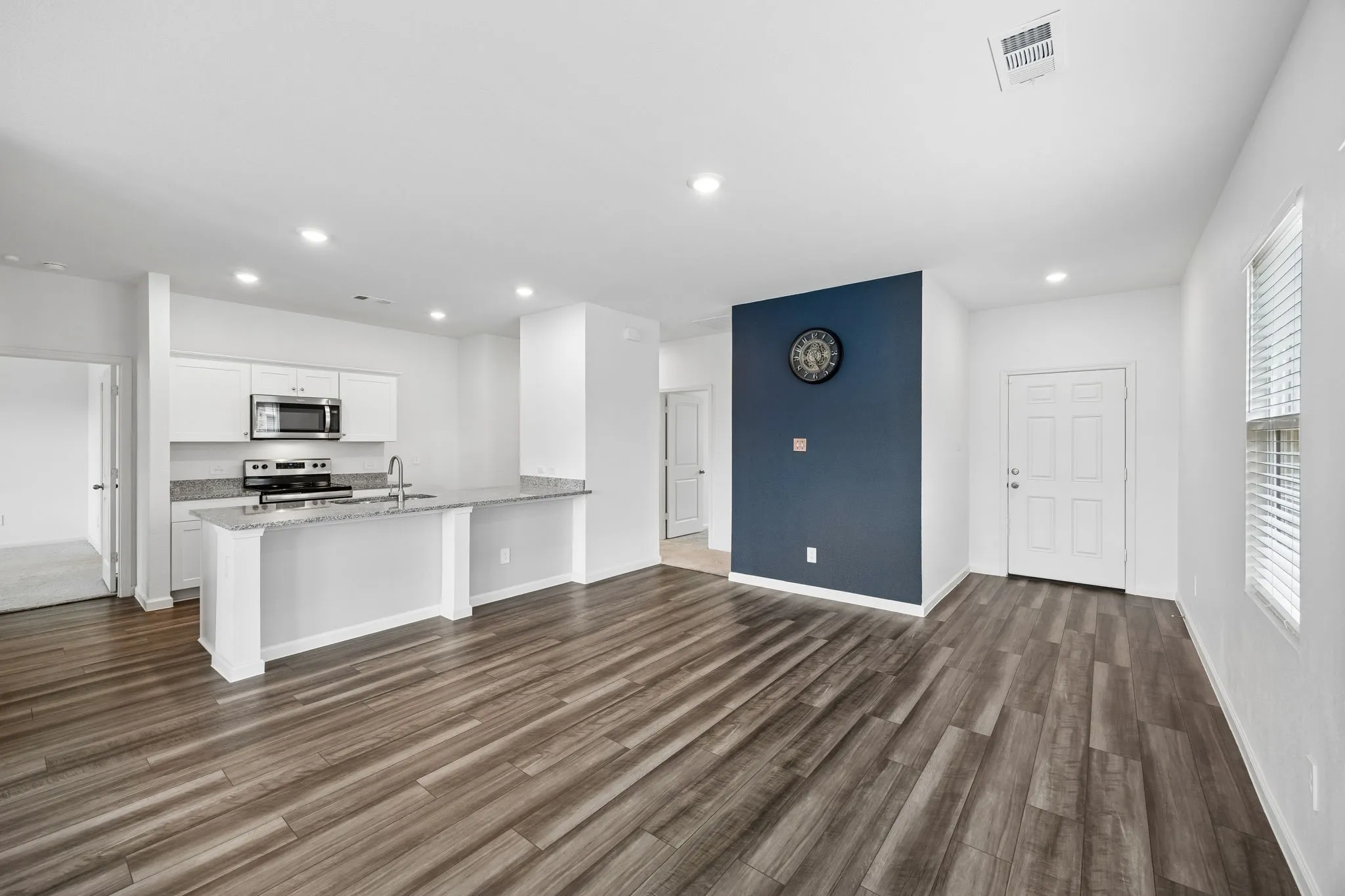 Single Family Residence For Sale in Tarrant County , 1601 Shadow Hawk, Fort Worth, Texas 76052, 3 Bedroom, 2 Bathroom, 2 Garage spaces, 1,431 Sqft, built in 2022, mls#21364938, Real Estate Agent in Fort Worth, Homes For Sale in Tarrant county, Homes For Sale in Fort Worth, Realtor in Fort Worth Texas, Real Estate Brokerage Independent Realty Texas, Luminita Cordes Realtor