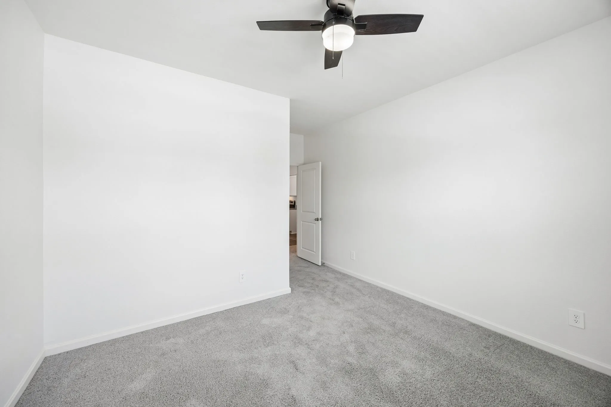 Single Family Residence For Sale in Tarrant County , 1601 Shadow Hawk, Fort Worth, Texas 76052, 3 Bedroom, 2 Bathroom, 2 Garage spaces, 1,431 Sqft, built in 2022, mls#21364938, Real Estate Agent in Fort Worth, Homes For Sale in Tarrant county, Homes For Sale in Fort Worth, Realtor in Fort Worth Texas, Real Estate Brokerage Independent Realty Texas, Luminita Cordes Realtor